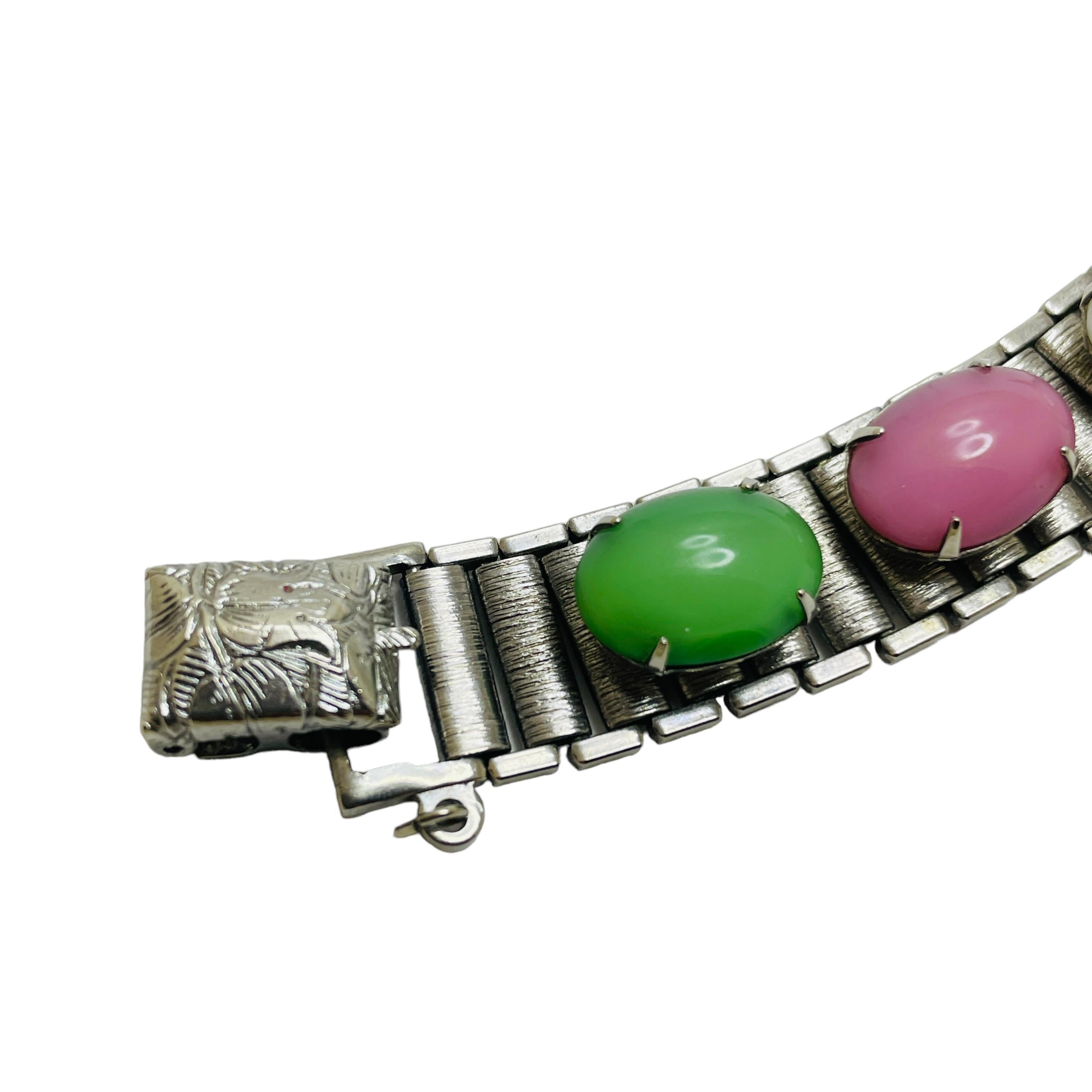 Bracciale firmato da Sarah Coventry con cabochons in vetro color argento in vendita 1