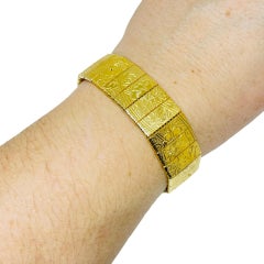 SARAH COVENTRY signé vintage gold tone etched designer bracelet
