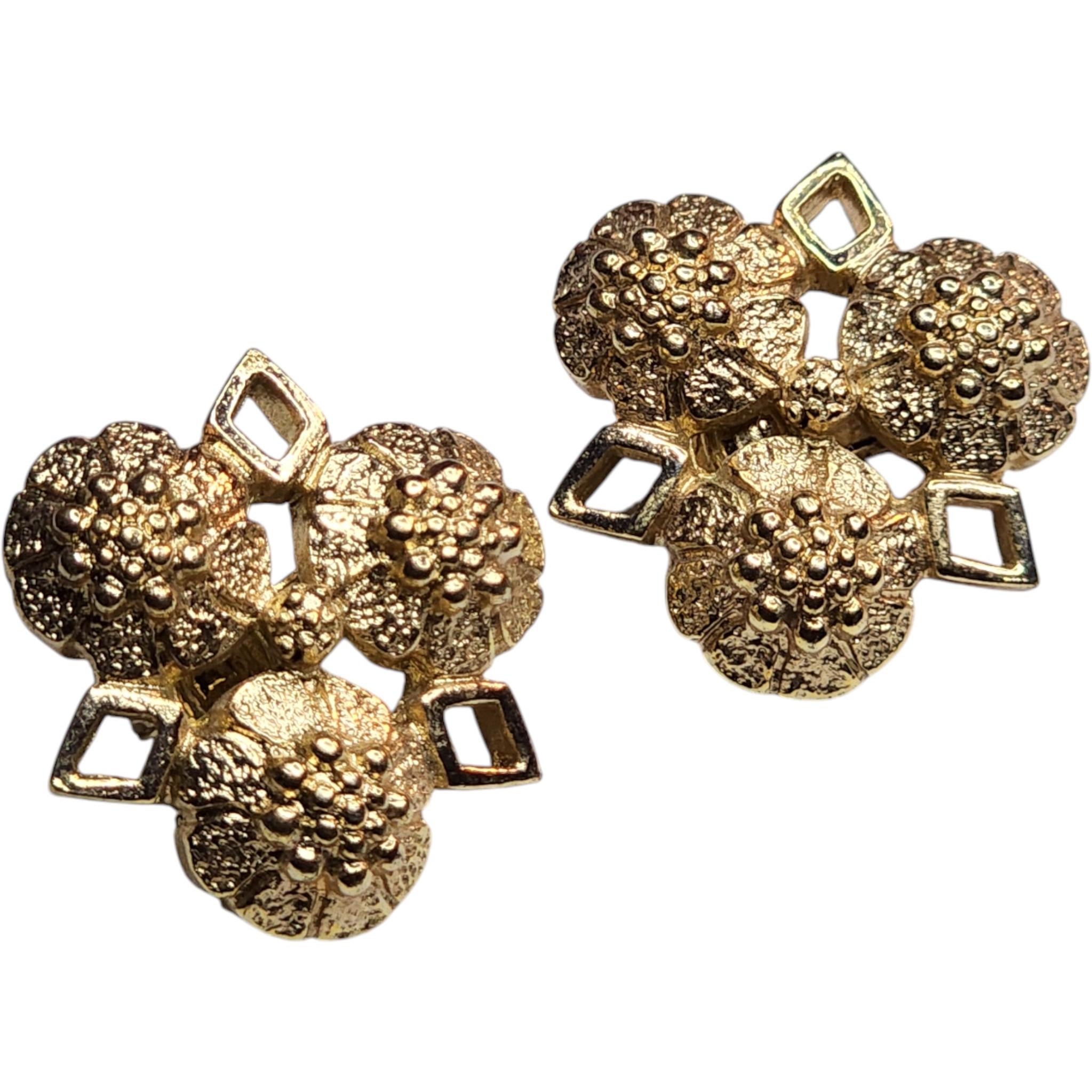 Sarah Coventry Textured Gold Tone Floral Clip-On Earrings, 1960s For Sale
