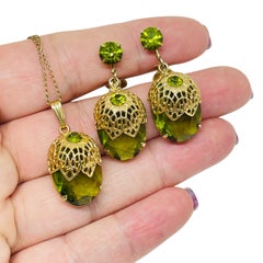 SARAH COVENTRY vintage gold tone peridot glass designer necklace earrings set