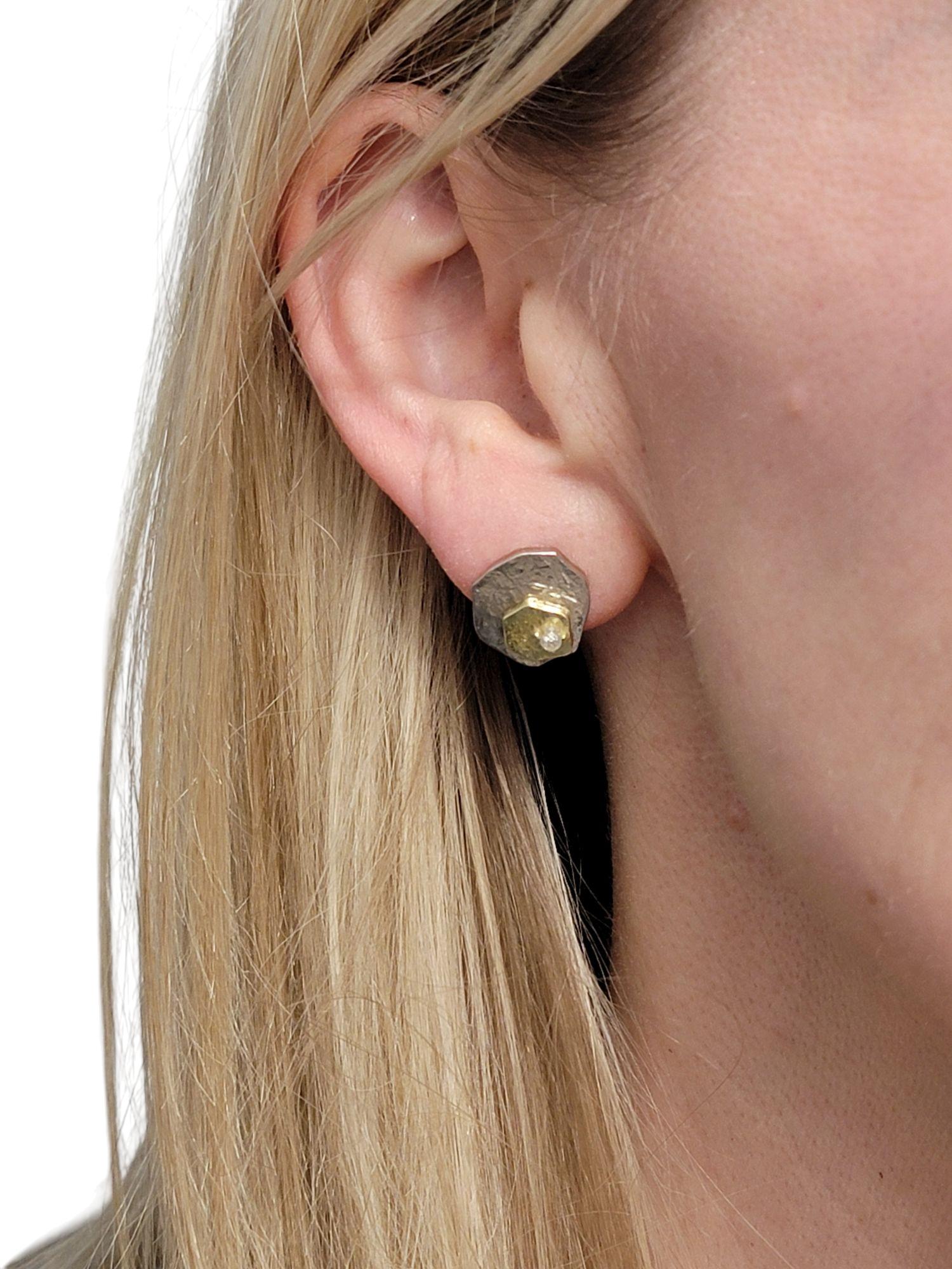 Sarah Graham Pendientes de oro de 18 quilates bicolor con textura abstracta de perlas de diamante en venta 4