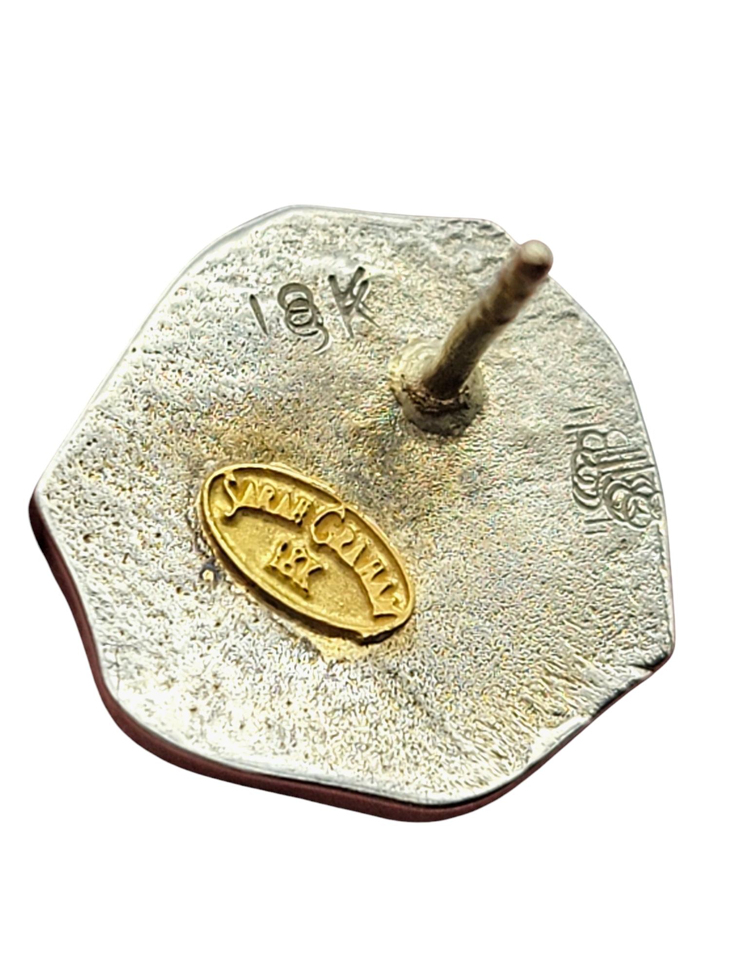 Femenino o masculino Sarah Graham Pendientes de oro de 18 quilates bicolor con textura abstracta de perlas de diamante en venta