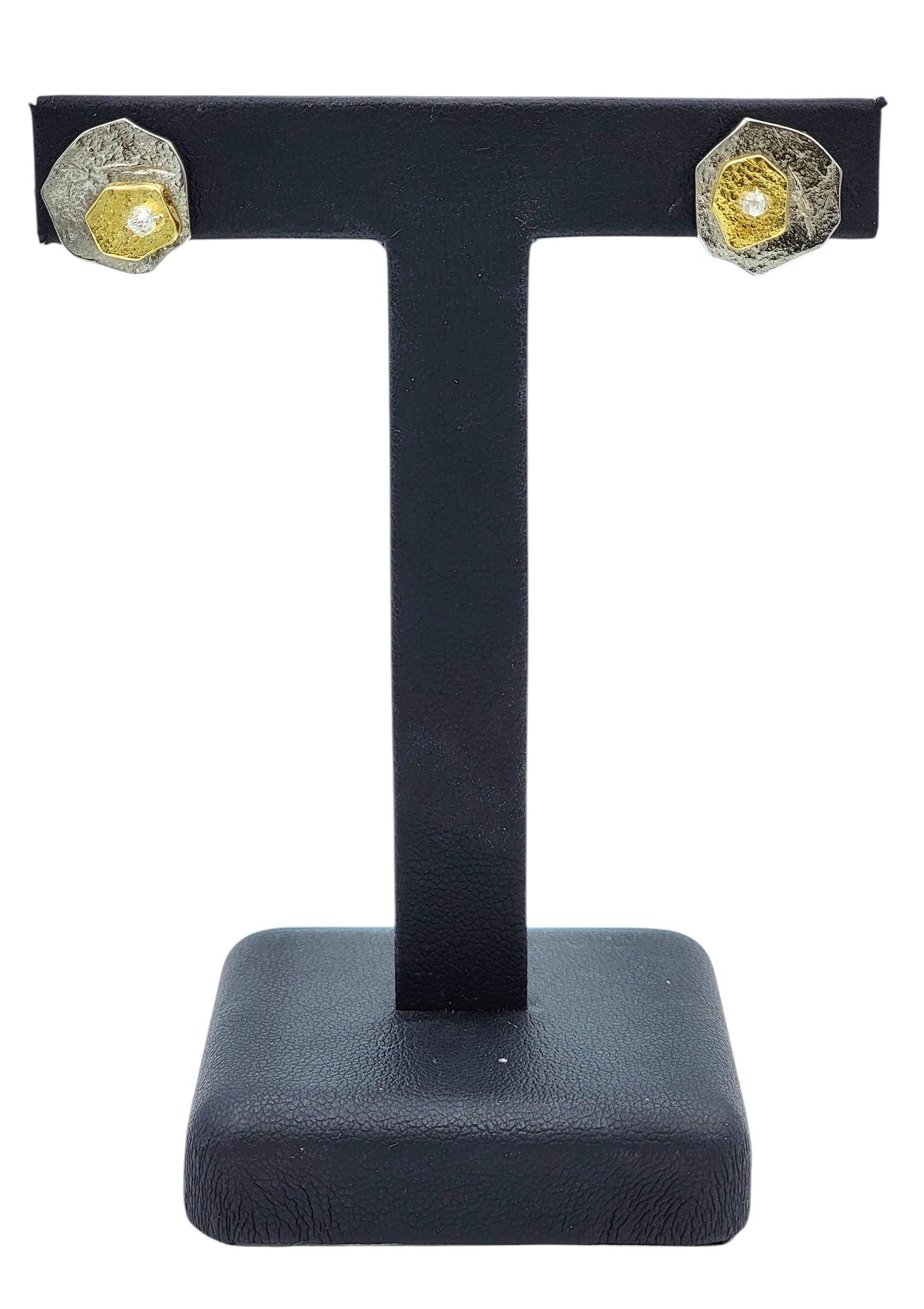 Sarah Graham Pendientes de oro de 18 quilates bicolor con textura abstracta de perlas de diamante en venta 3
