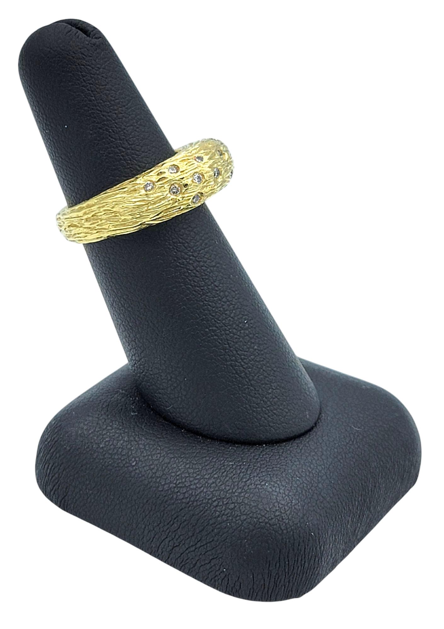 Sarah Graham Textured Band Ring with Round Diamonds in 18 Karat Yellow Gold For Sale 6