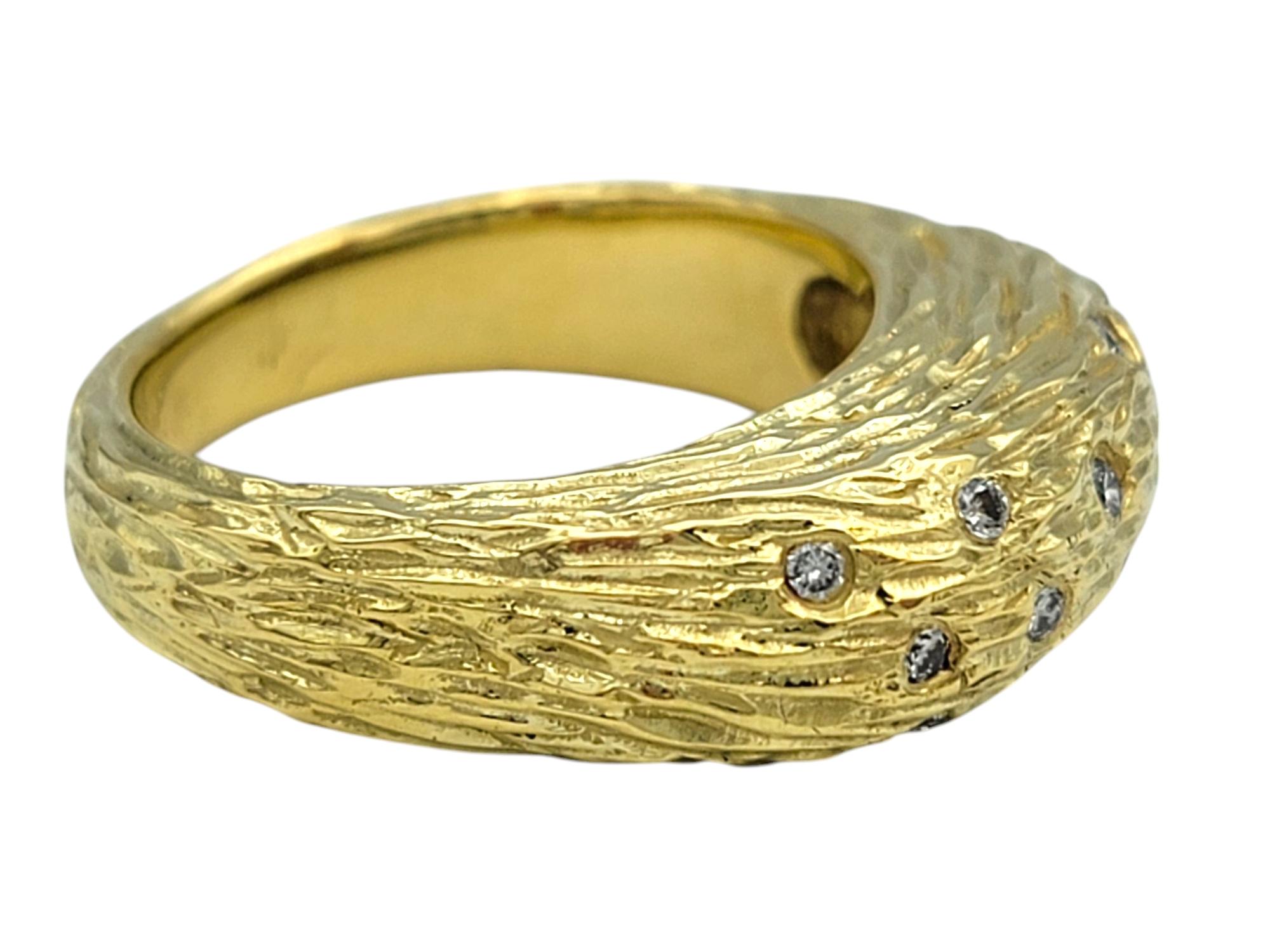 Sarah Graham Textured Band Ring with Round Diamonds in 18 Karat Yellow Gold In Good Condition For Sale In Scottsdale, AZ