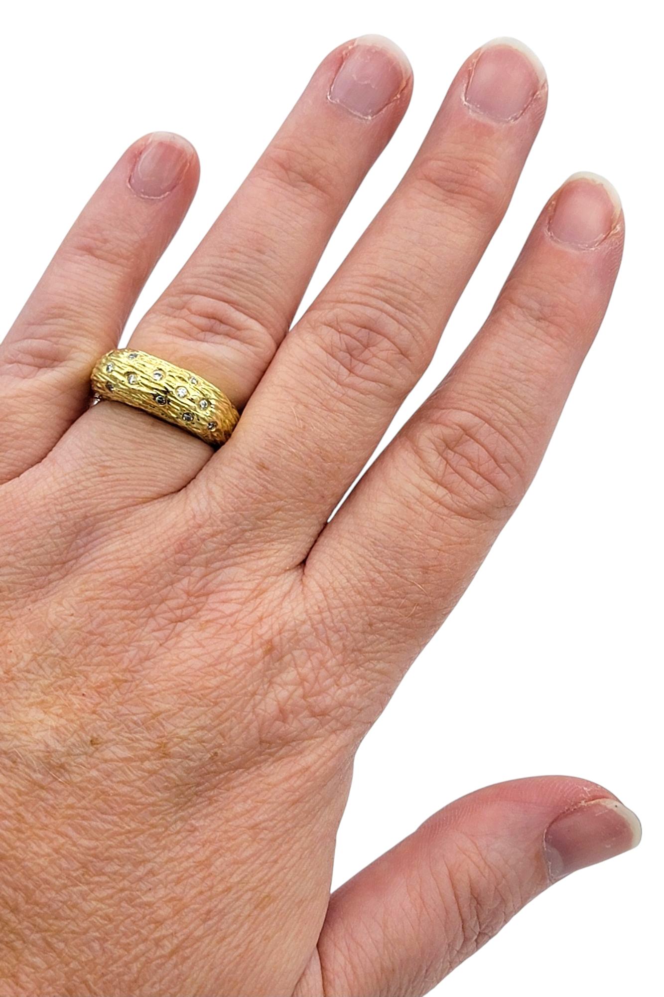 Sarah Graham Textured Band Ring with Round Diamonds in 18 Karat Yellow Gold For Sale 3