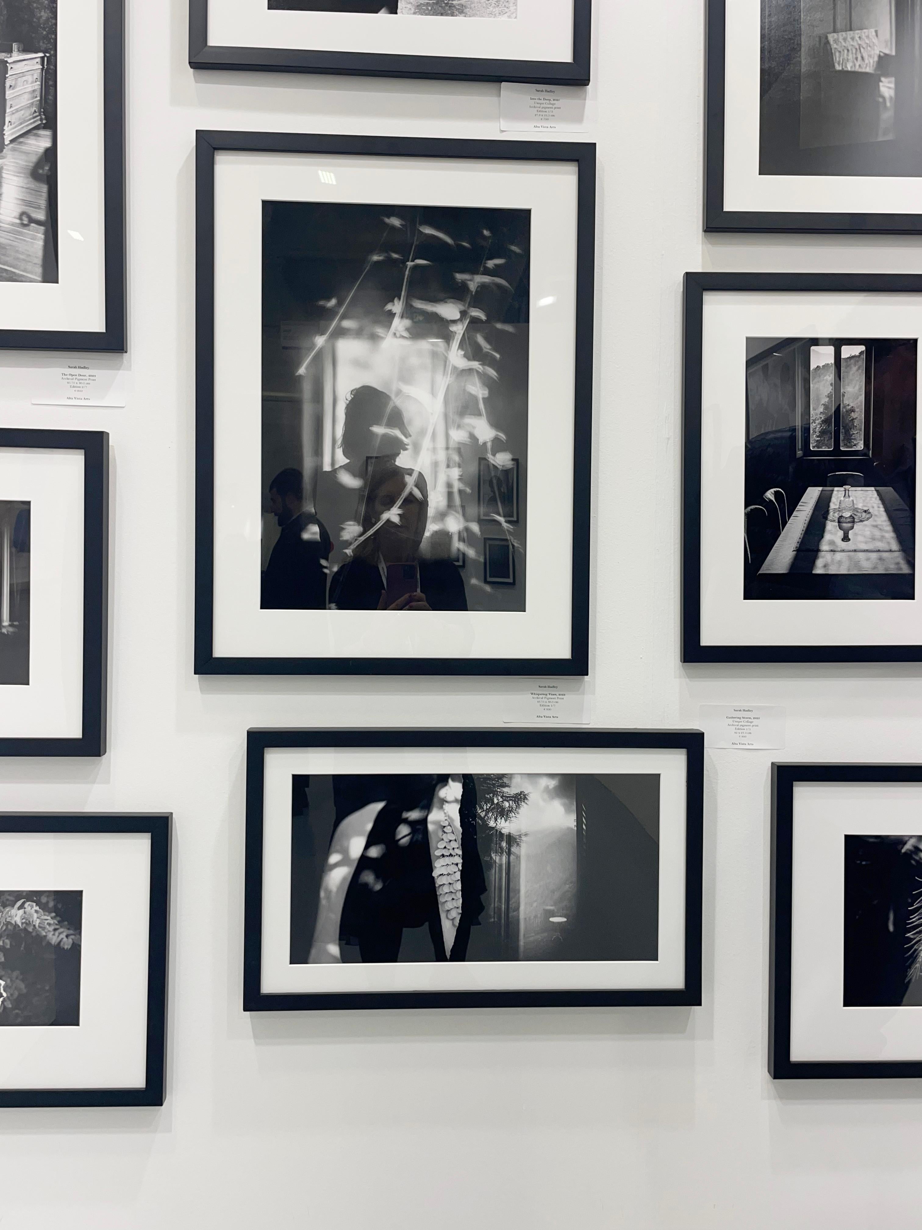 La tempête qui s'abat - Contemporain Photograph par Sarah Hadley
