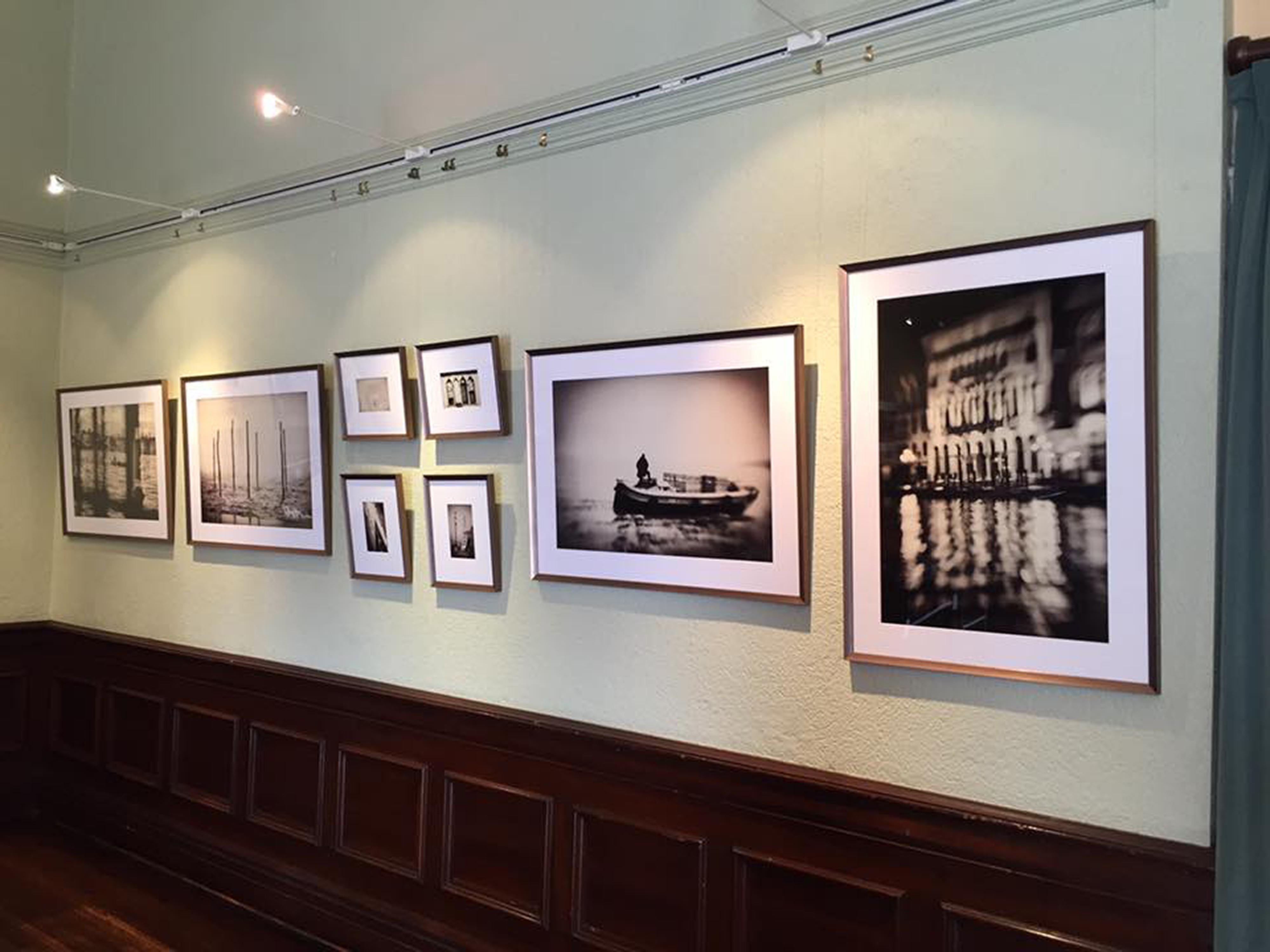 Sur la lagune - Photograph de Sarah Hadley