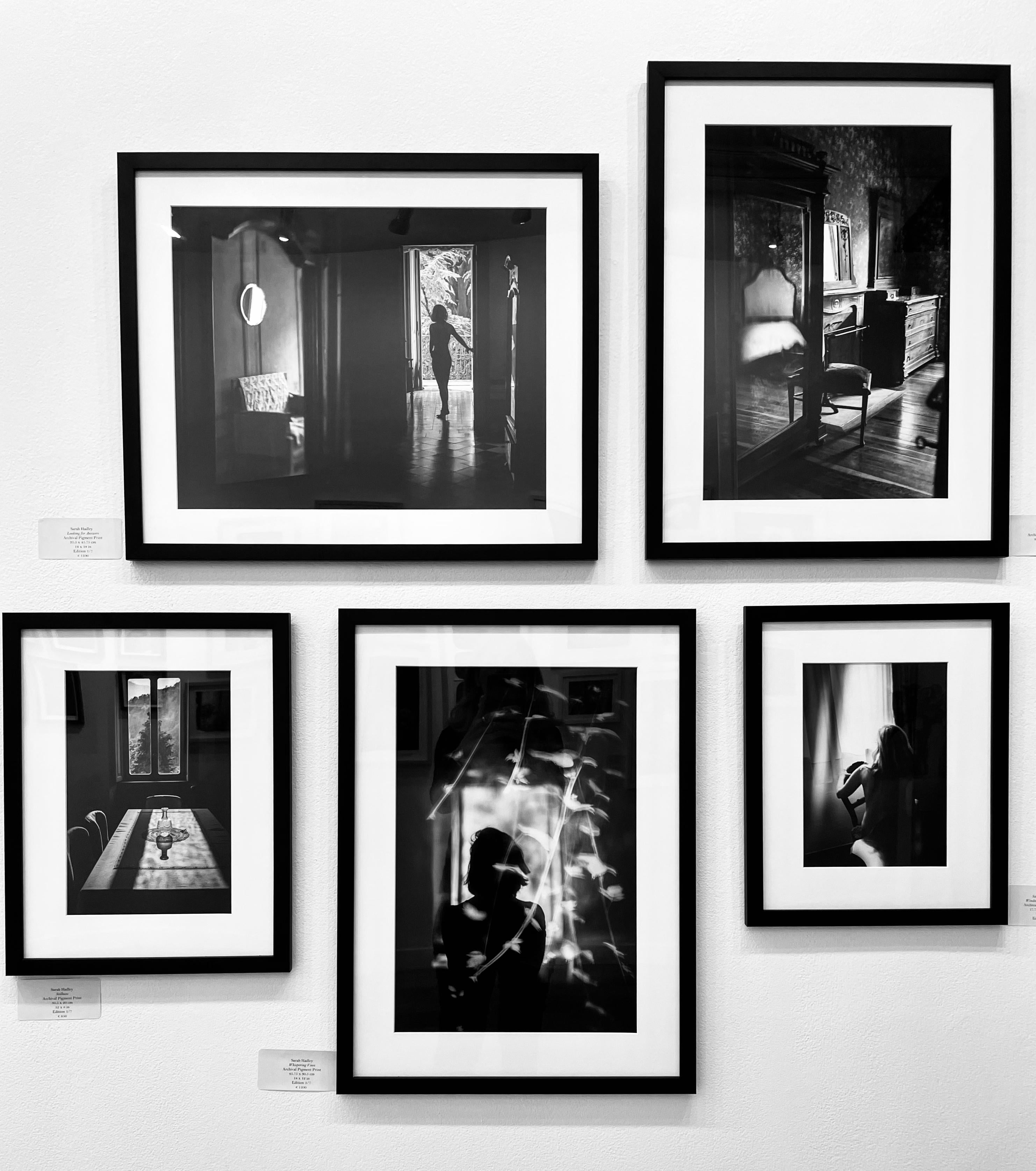 Der Tisch in der Villa (Zeitgenössisch), Photograph, von Sarah Hadley