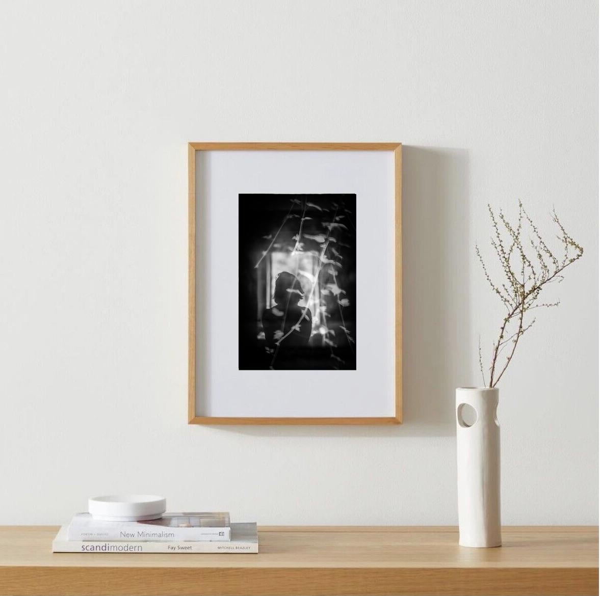 Flüsternde Reben (Zeitgenössisch), Photograph, von Sarah Hadley