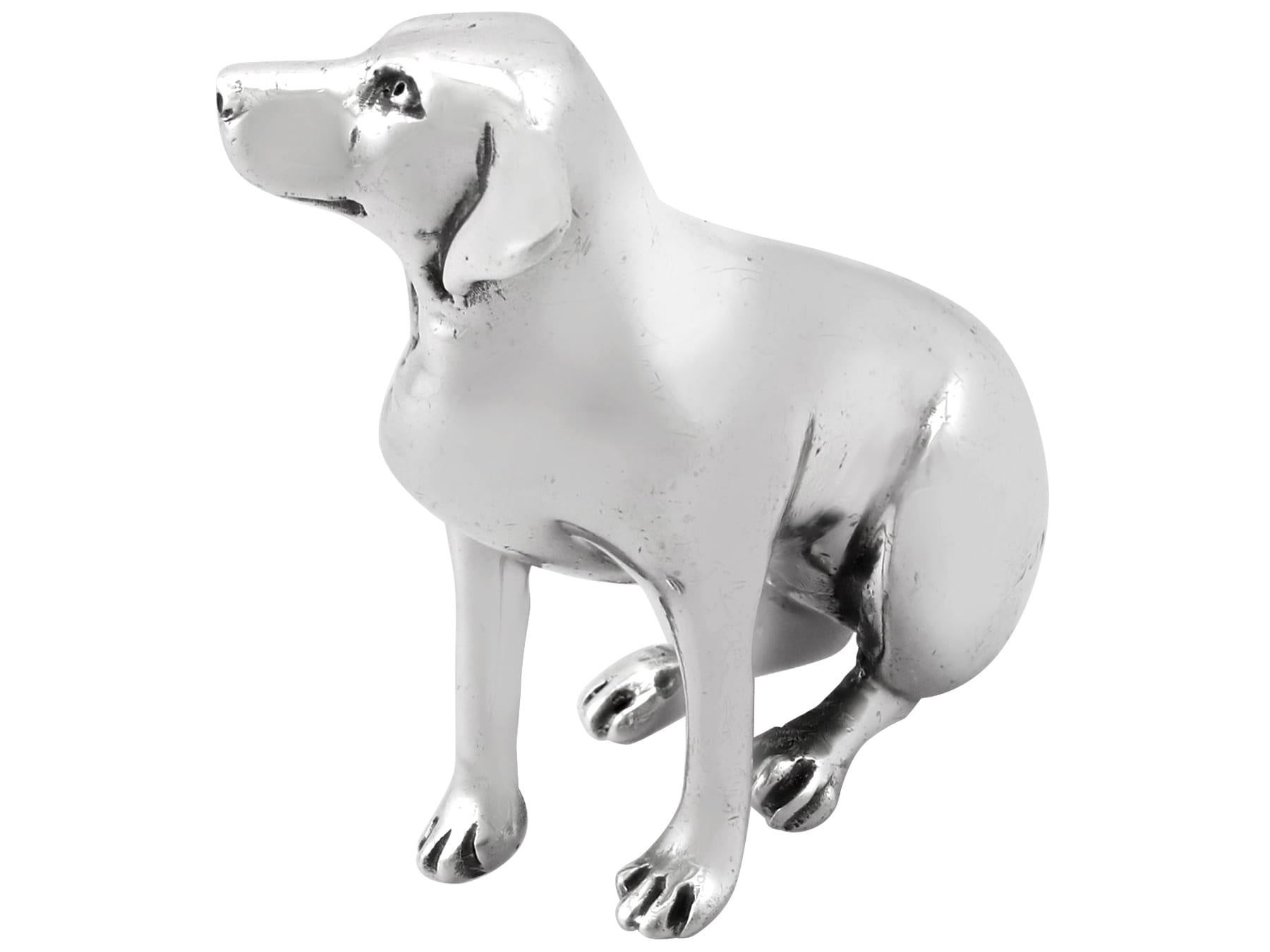 Fin du 20e siècle Ornement vintage de chien labrador en argent sterling en vente