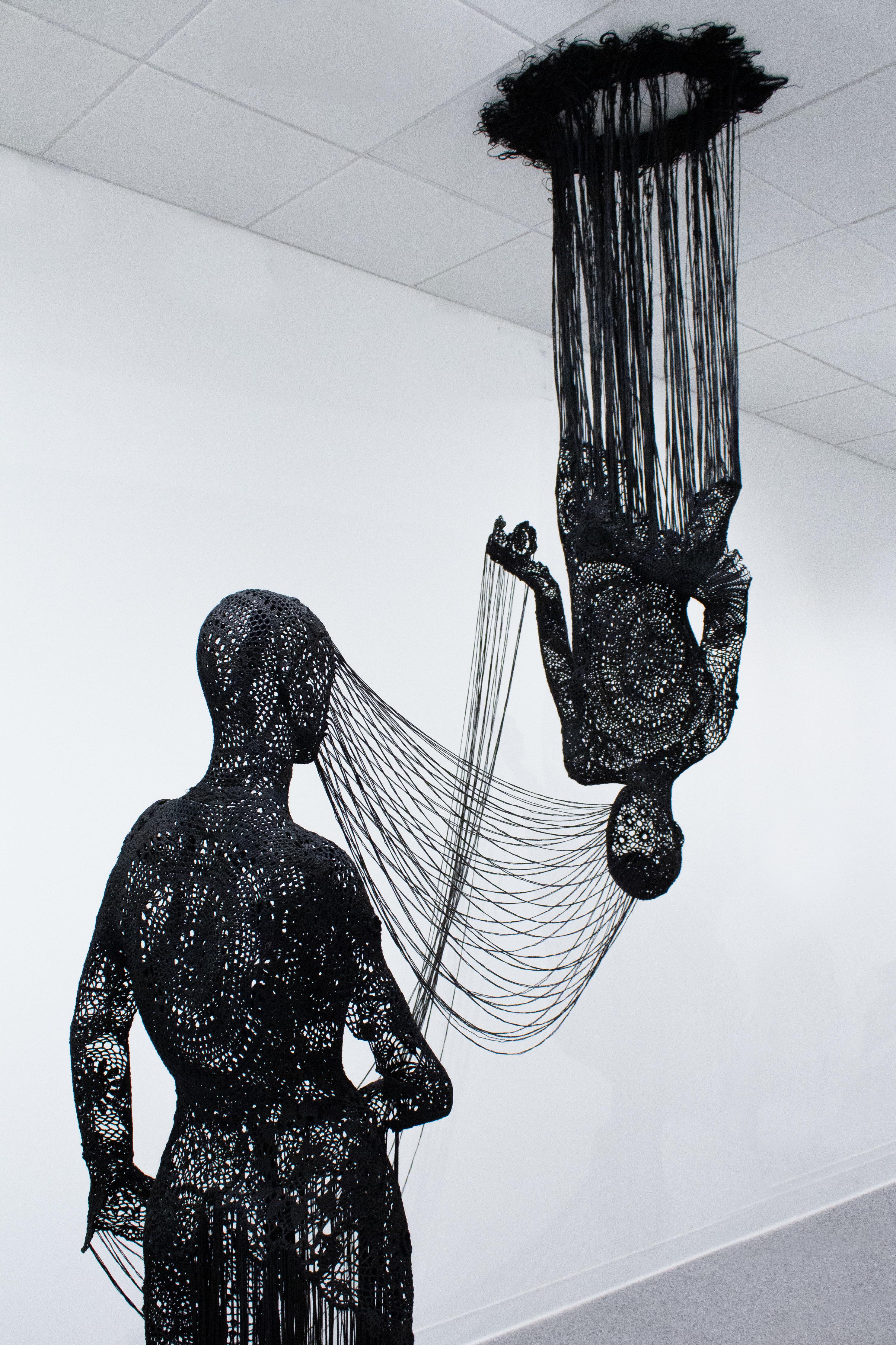 La culla del gatto - Sculpture di Sarah Knouse