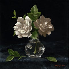 „Gardenias in Juliska Vase“ – Stillleben – Gemälde des amerikanischen Realismus – botanisch