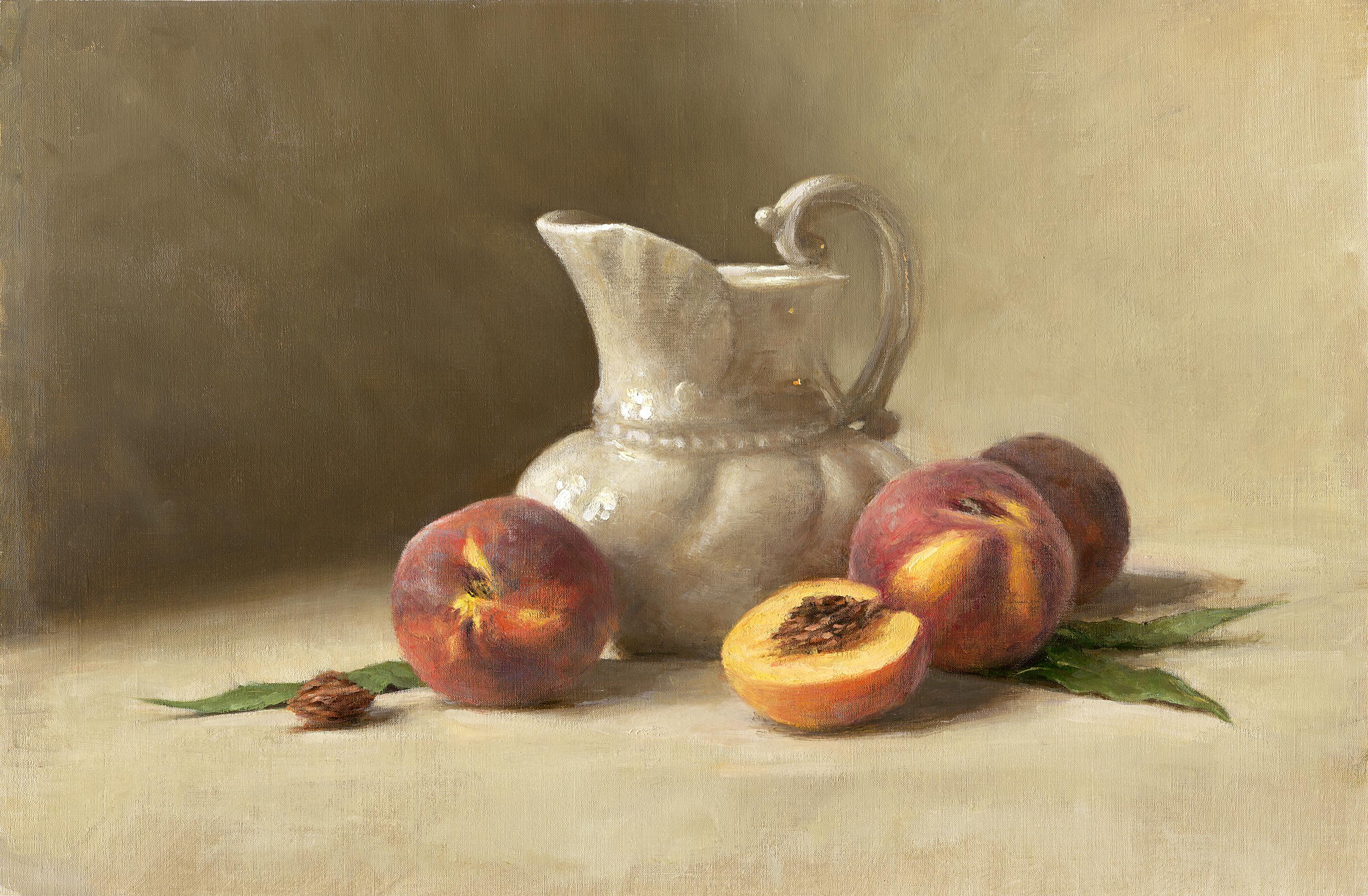 Sarah Lamb Still-Life Painting – „Pitcher & Peaches“ – Stillleben – Gemälde des amerikanischen Realismus – Früchte