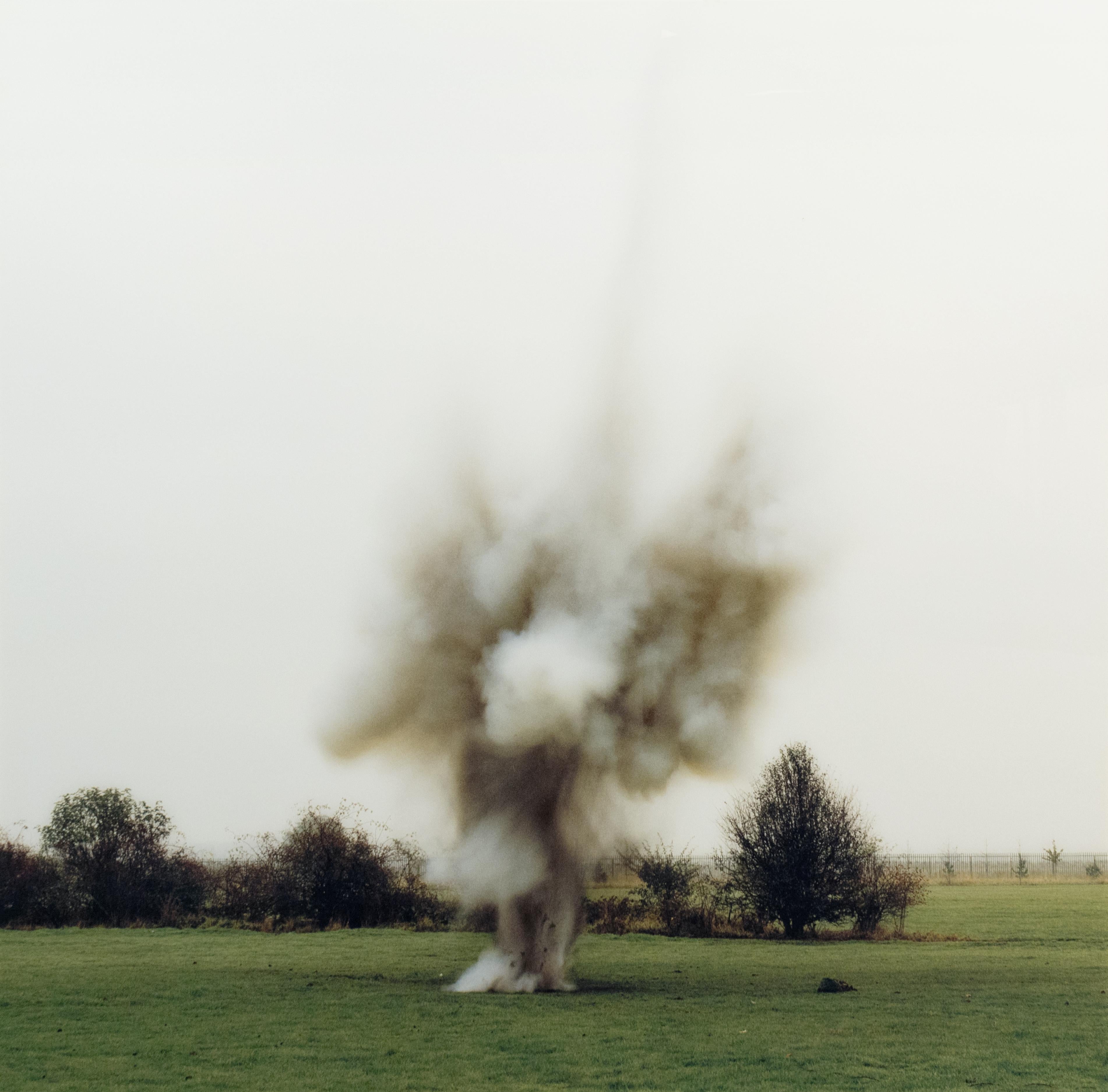 Artillerie
2005

Identifiziert auf zwei separaten Etiketten der Galerie, verso

Lambda-Druck (Auflage: 5 Stück)

49 x 49 Zoll