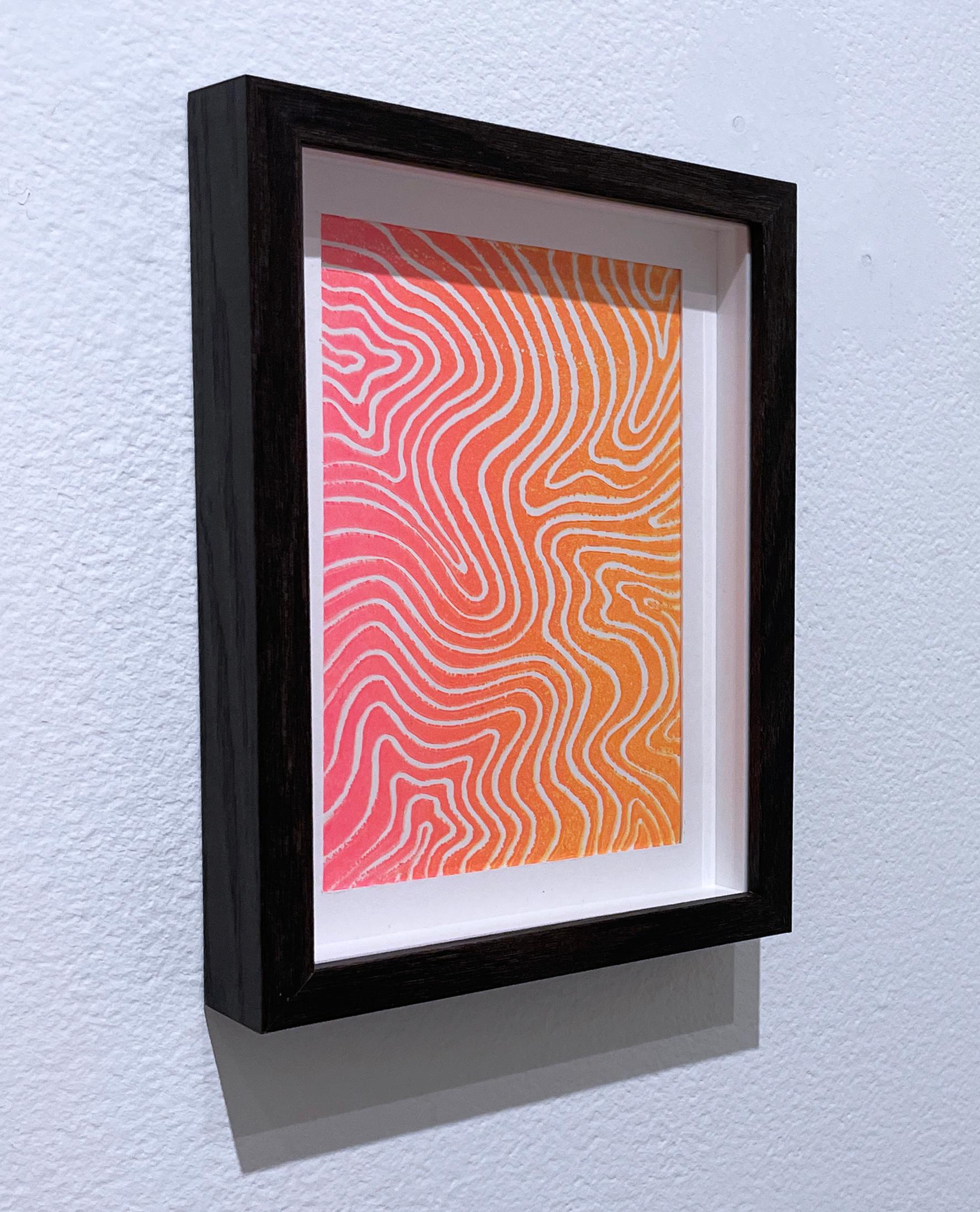 Ripple, Tinte auf Papier Abstraktes Muster Blockdruck, Heißrosa und orangefarbener Farbverlauf (Zeitgenössisch), Print, von SarahGrace