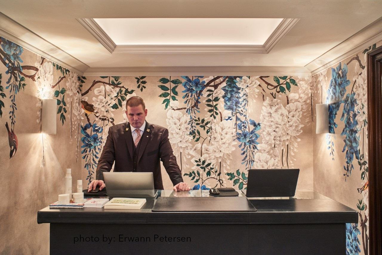 Molded Sarah's 5 x SERENITY (regular) with COLOUR 'POINTING' No 2003 F & B