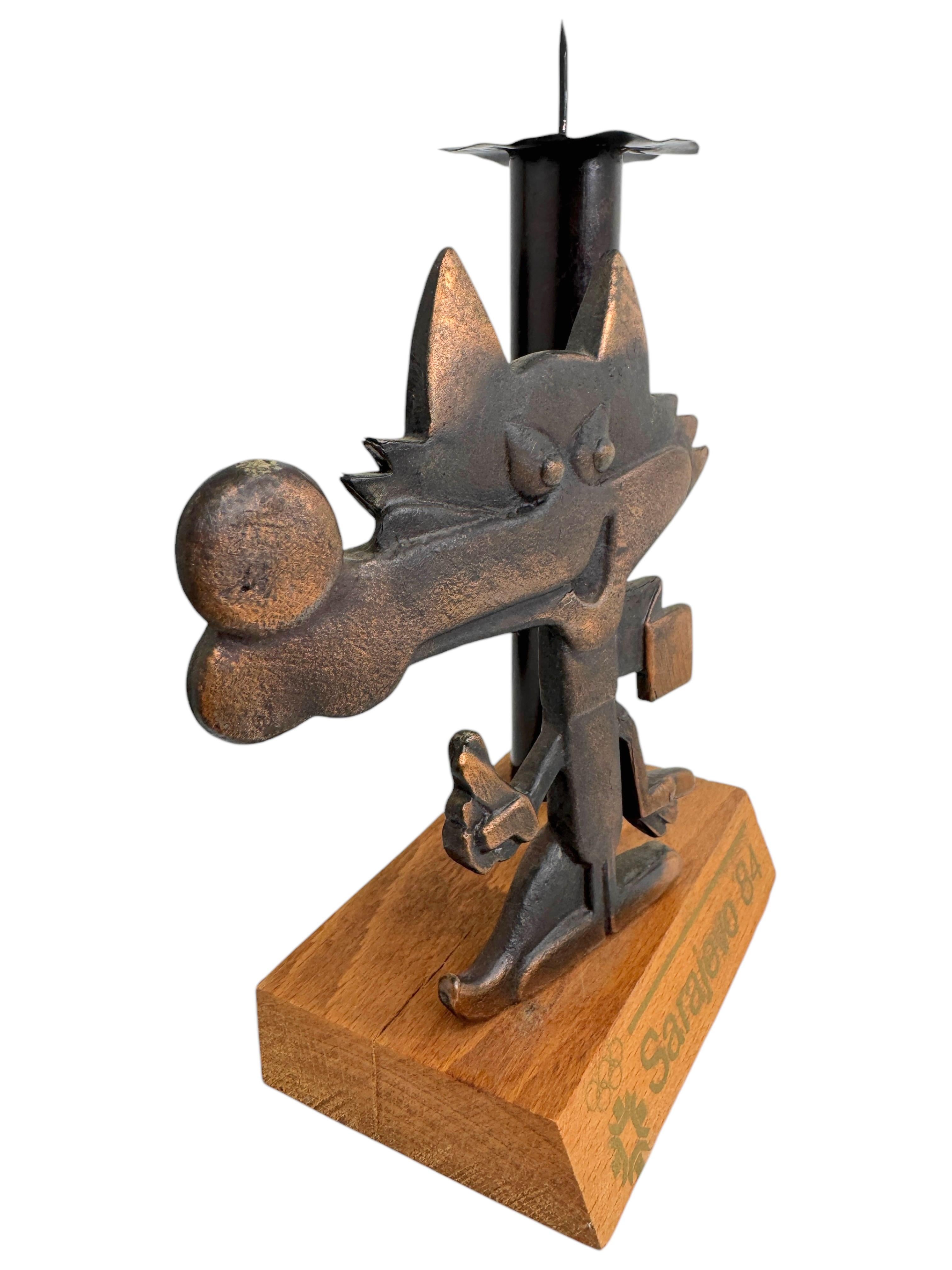 Sarajevo Juegos Olímpicos de Invierno 1984 Figura Mascota Candelabro Vintage Yugoslavia Metal en venta