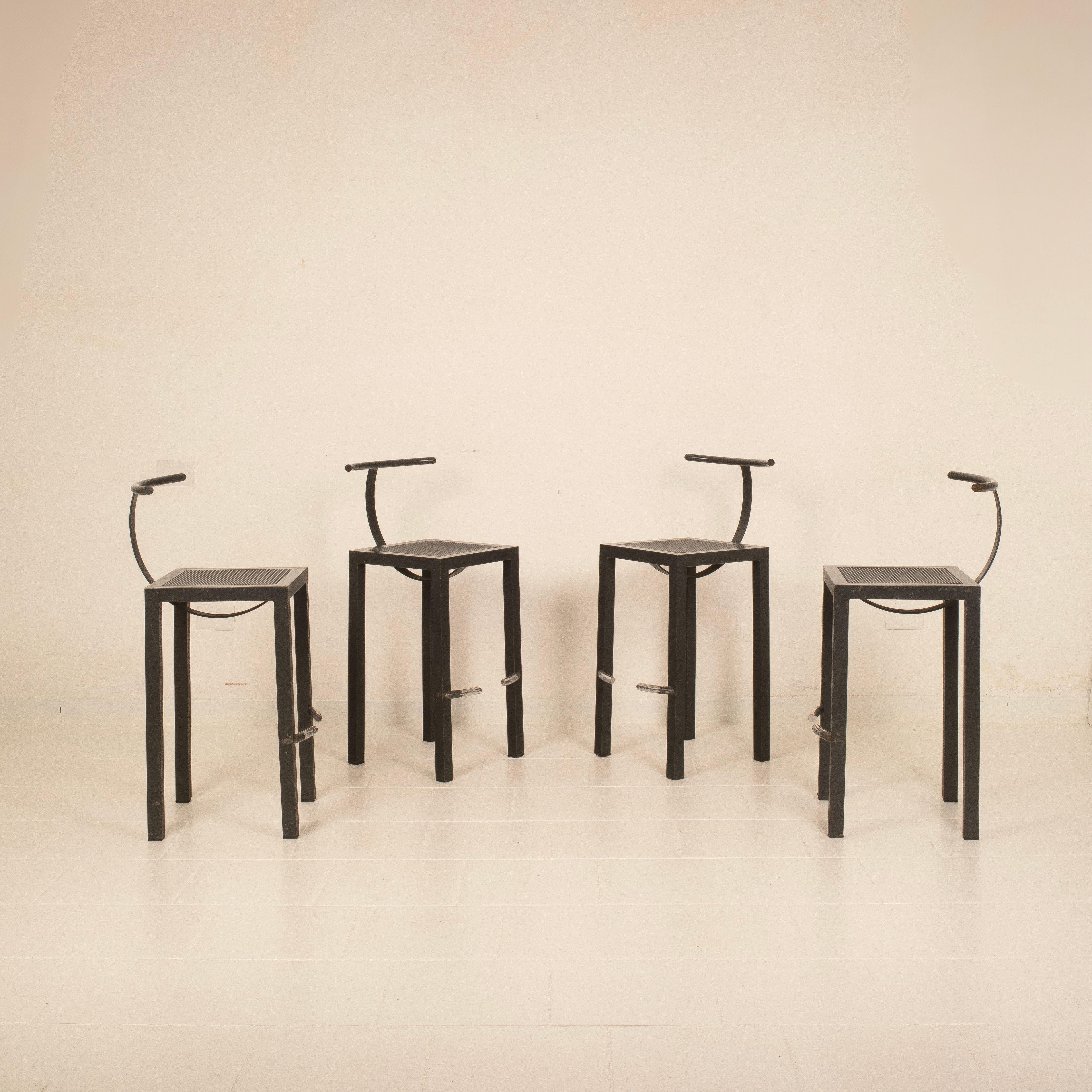 Iconic and sculptural, these Sarapis model stools are among the most emblematic creations by Philippe Starck for Driade, produced in the 1980s. Designed with the unmistakable postmodern touch of the French designer, the stools combine geometric