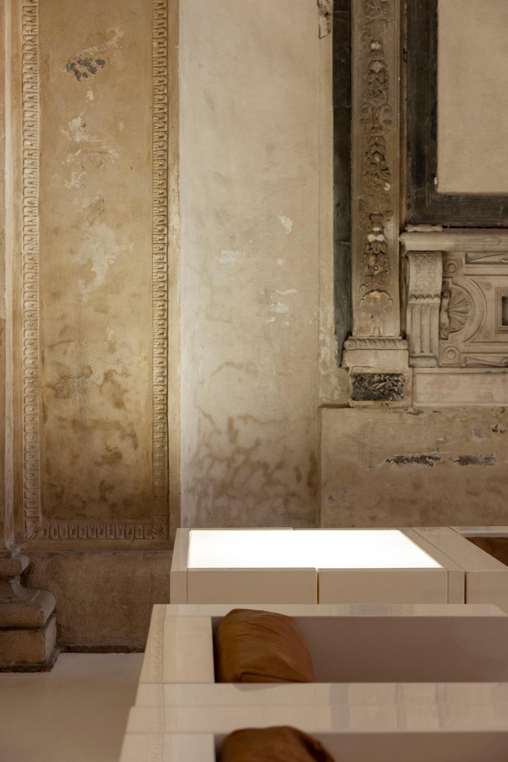 Saratoga living room set designed by Massimo and Lella Vignelli for Poltronova 4