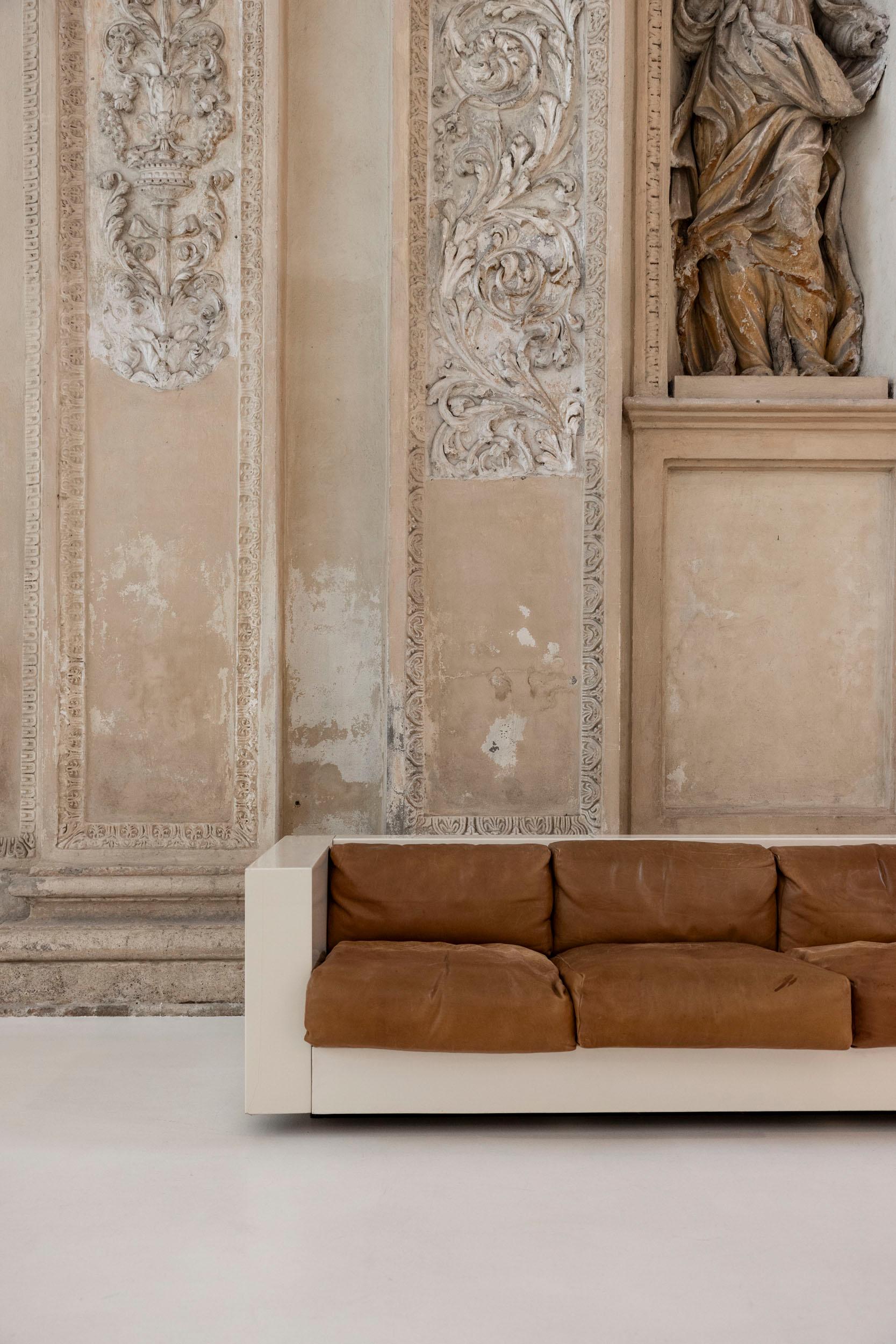 Saratoga living room set designed by Massimo and Lella Vignelli for Poltronova 9