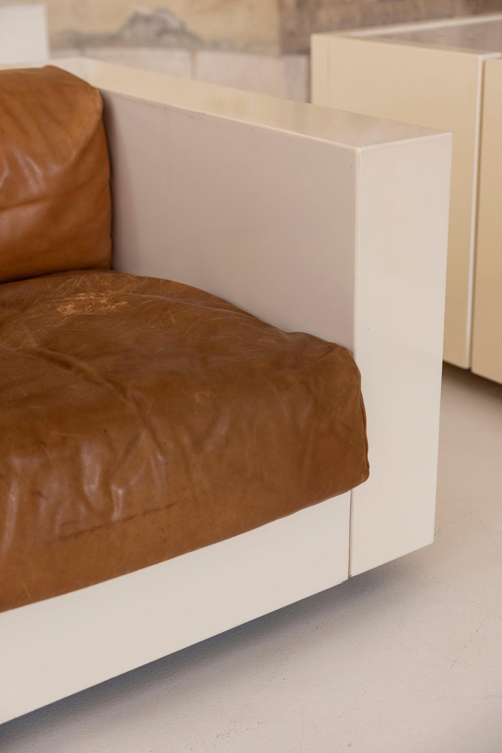 Leather Saratoga living room set designed by Massimo and Lella Vignelli for Poltronova