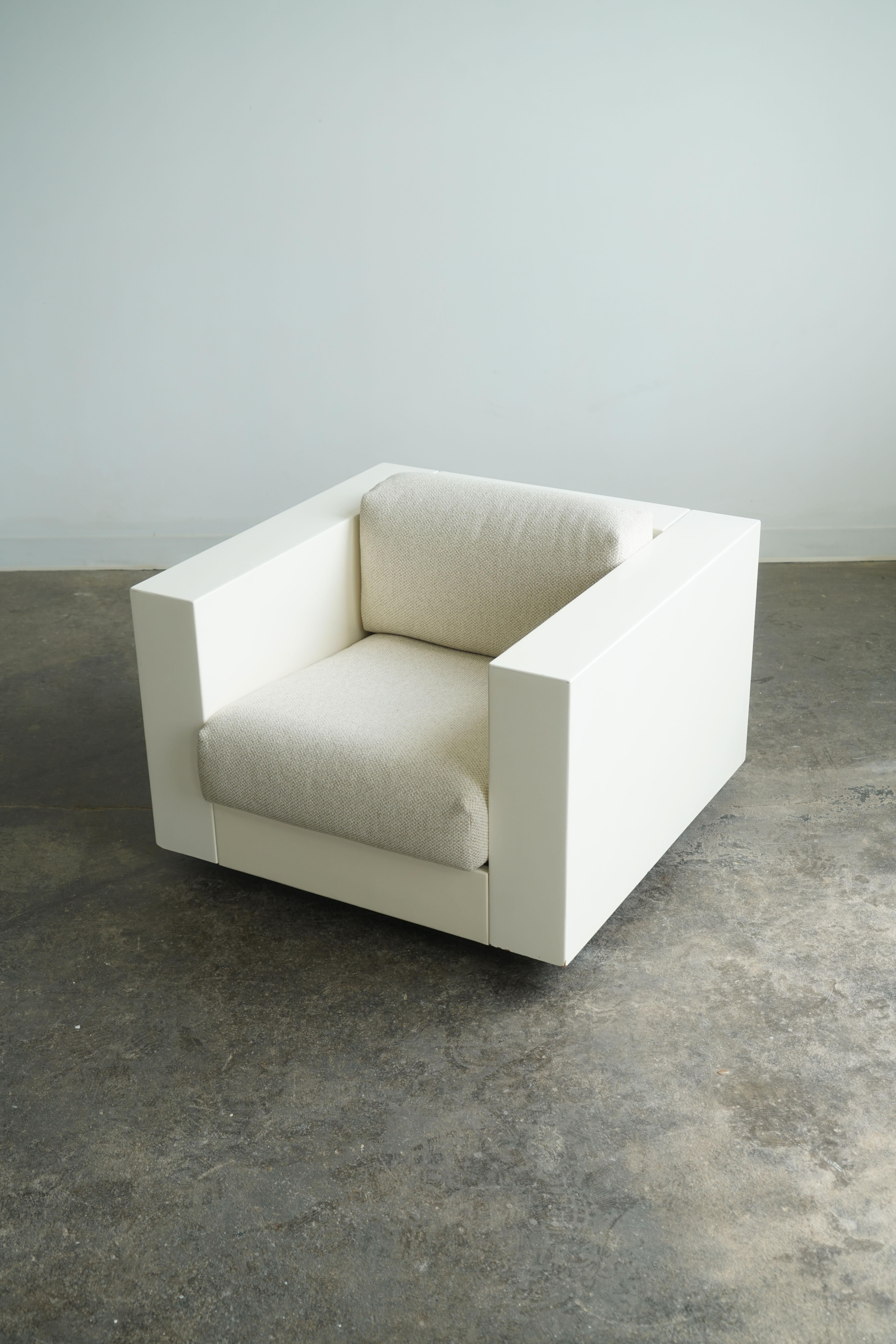Saratoga Chair by Massimo and Lella Vignelli for Poltronova.
Italy, 1960's
White lacquered wood frame.
Reupholstered in April 2024 in an off-white Knoll 