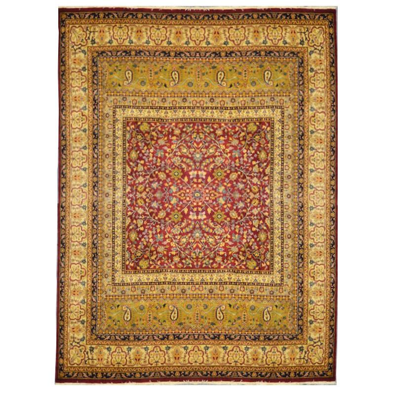 20th Century Saraug rug. Classic Design. 3.10 x 2.45 m. For Sale