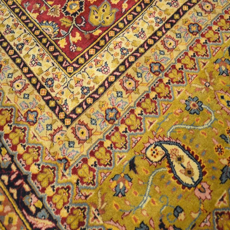 Wool Saraug rug. Classic Design. 3.10 x 2.45 m. For Sale