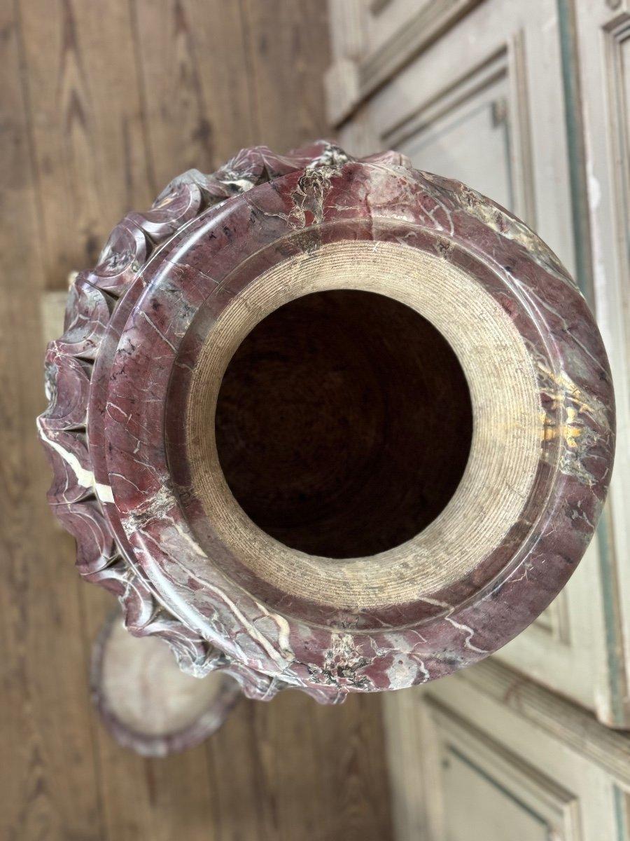 Basine en marbre Saravezza, corps cannelé en spirale surmonté d'un couvercle en vente 4