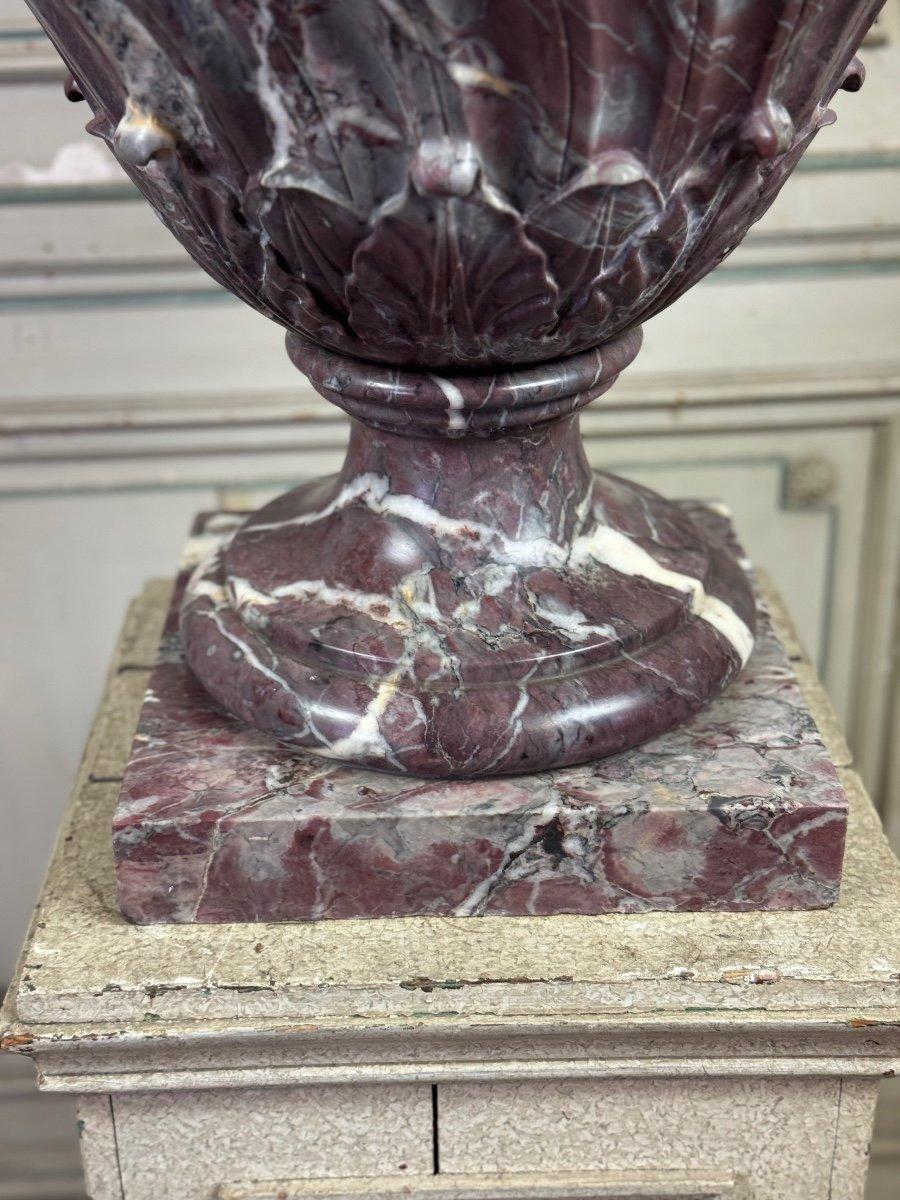 Marbre Basine en marbre Saravezza, corps cannelé en spirale surmonté d'un couvercle en vente