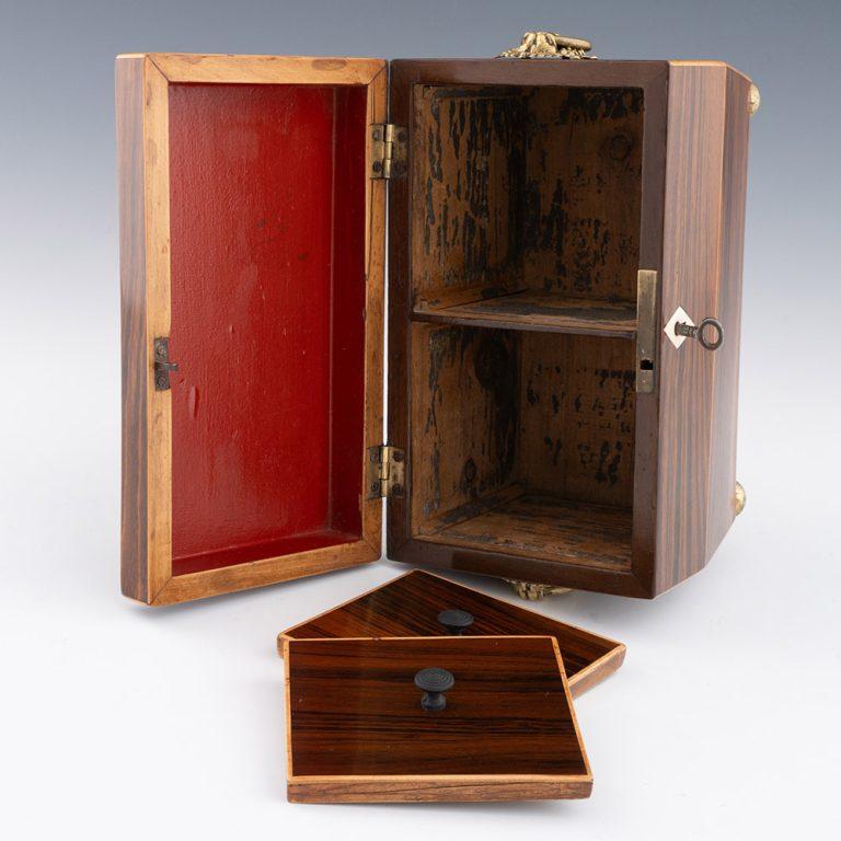 Inizio XIX secolo Porta tè Regency a forma di sarcofago del 1820 circa in vendita
