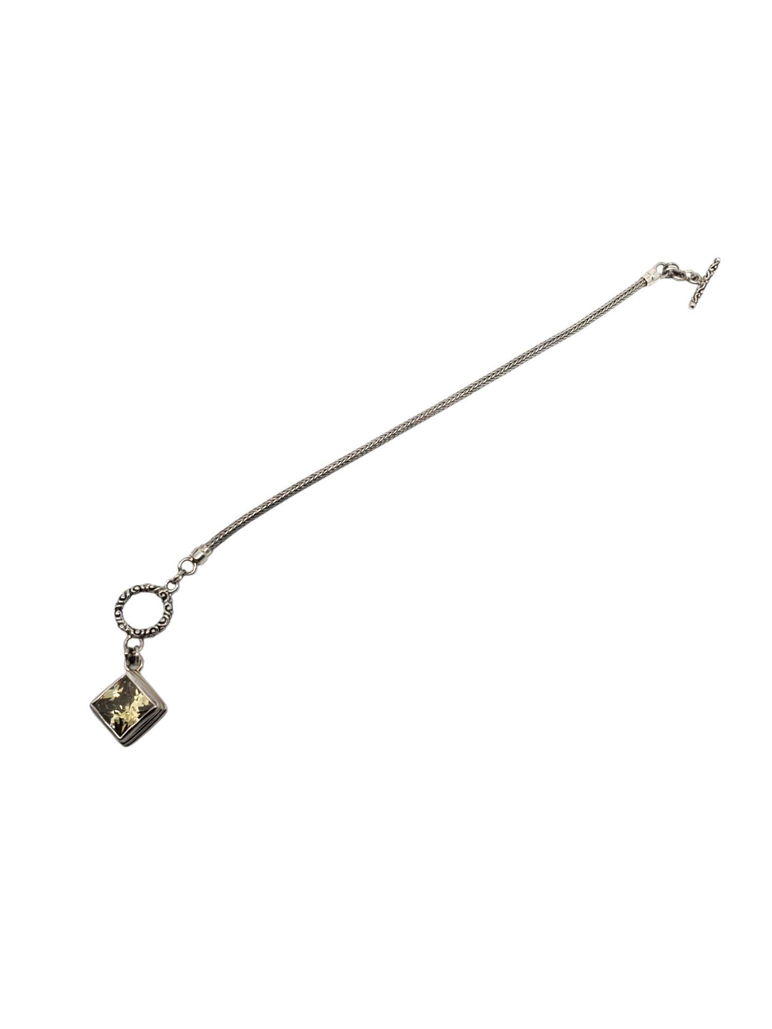 Sarda Sterling Silver Yellow Stone Braided Toggle Bracelet -

This lovely bracelet by Sarda features a yellow stone (12.04 mm x 9.66 mm) charm on a braided 8 in. chain with a toggle clasp in sterling silver.

Size: Fits up to 8