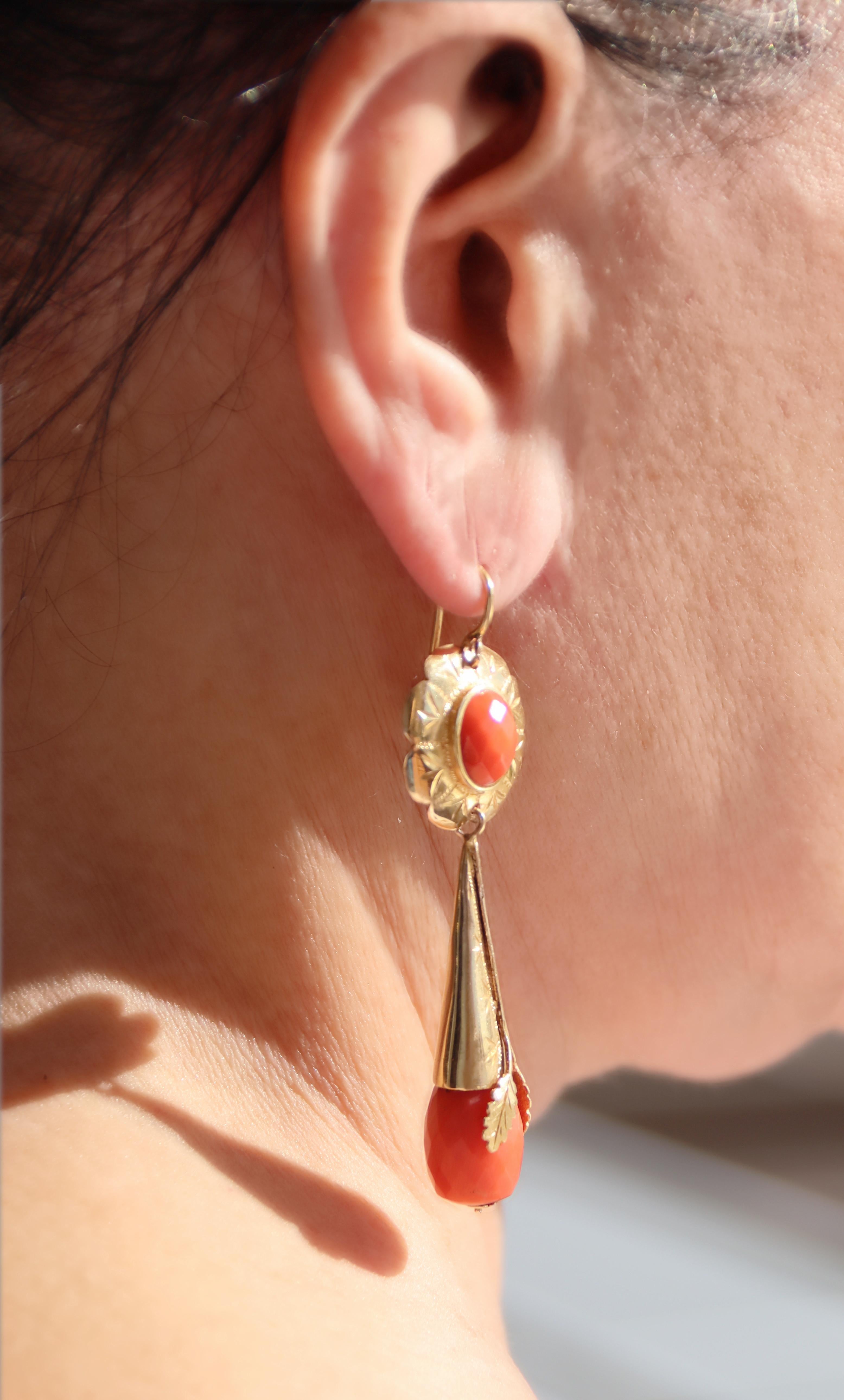 Orecchini pendenti in corallo sardo in oro giallo 14 Kt in vendita 1