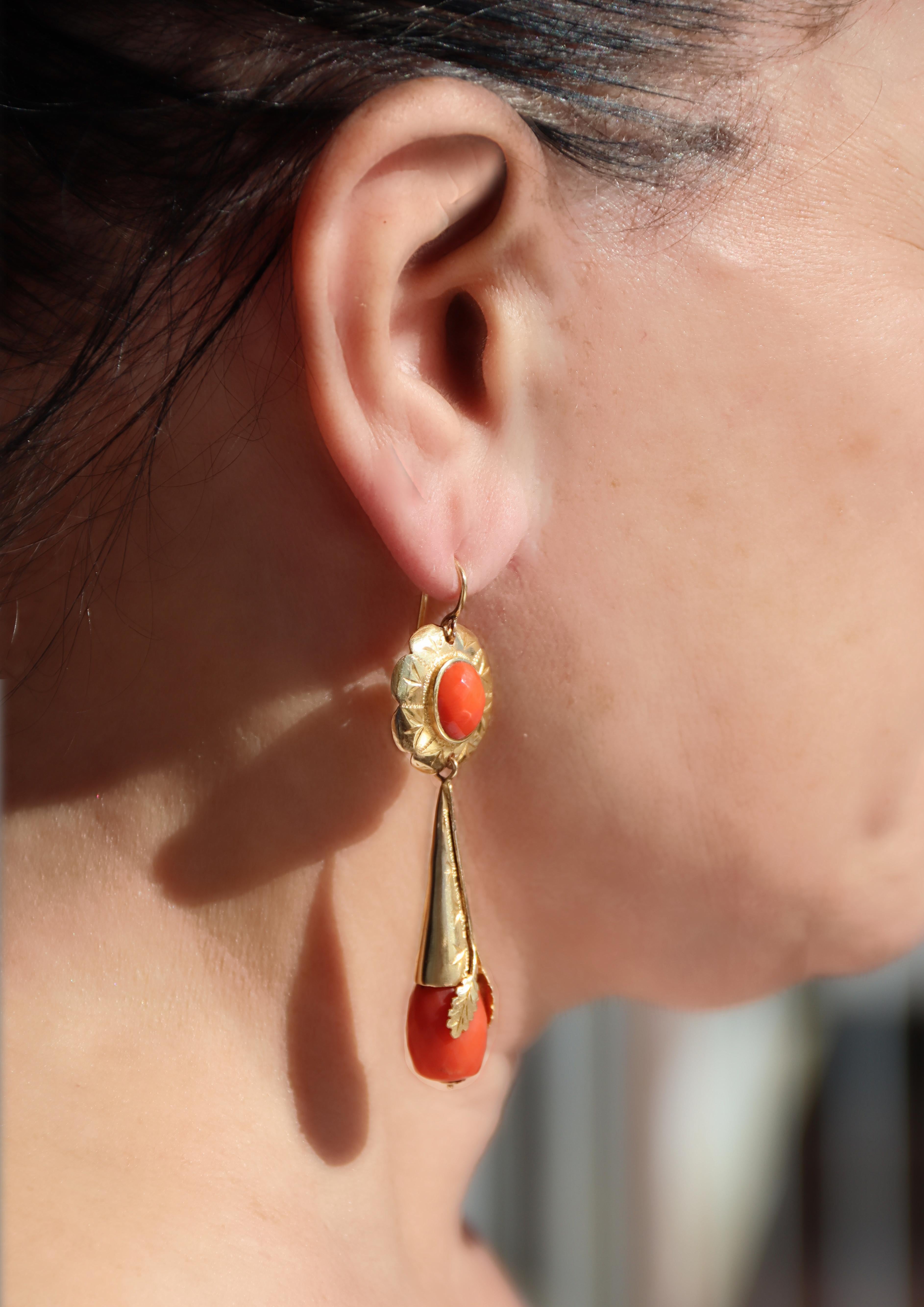 Orecchini pendenti in corallo sardo in oro giallo 14 Kt in vendita 3