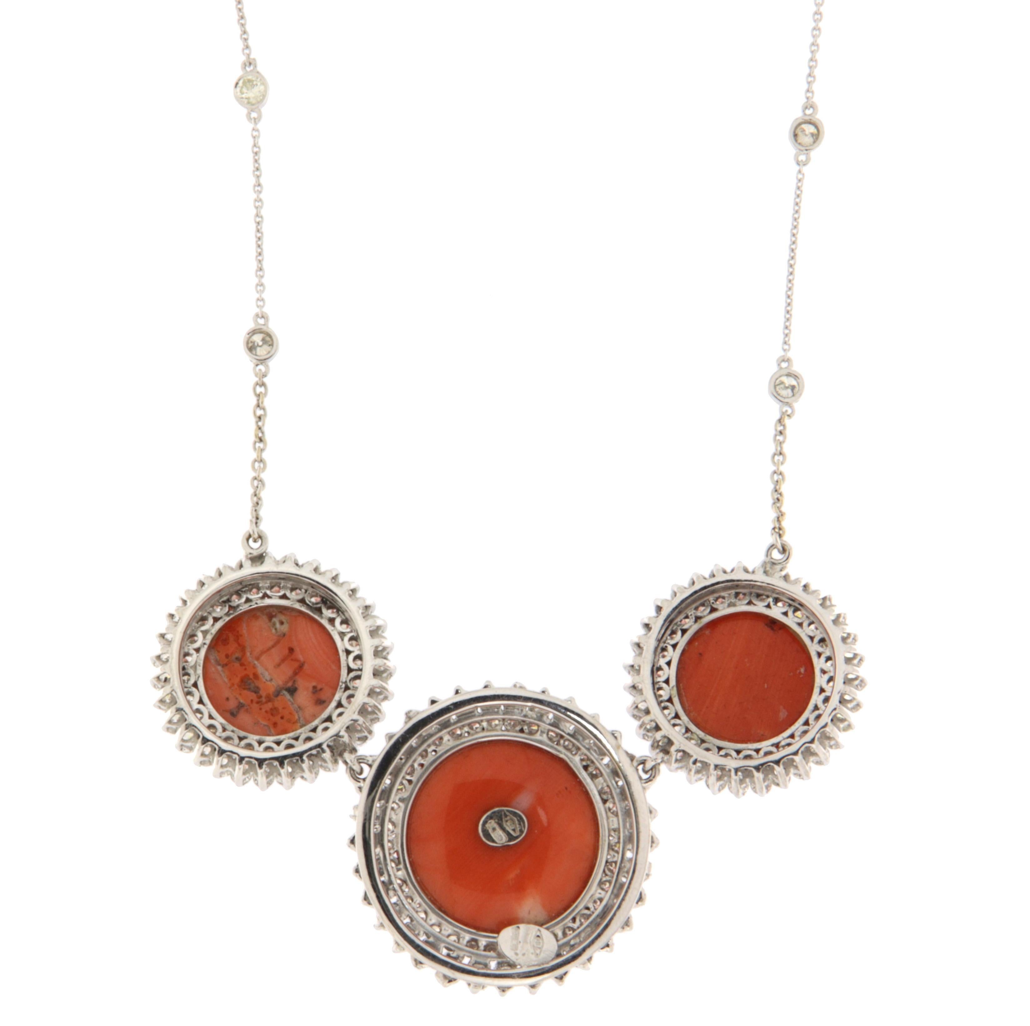 Collana girocollo con corallo sardo e diamanti in oro bianco 18 carati In condizioni Nuovo in vendita a Marcianise, IT