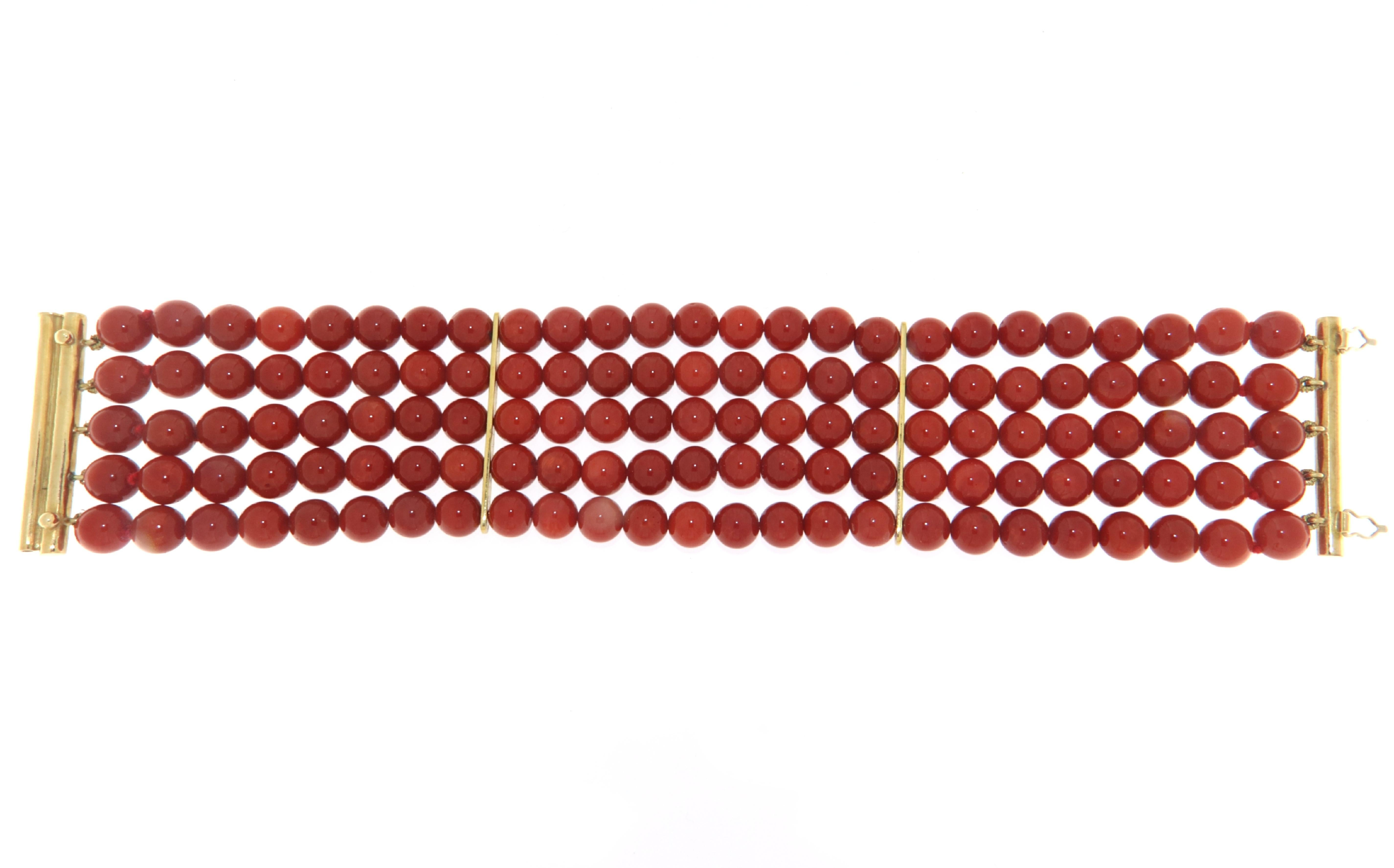 This sophisticated bracelet in 18-karat yellow gold celebrates the enchanting beauty of the Mediterranean with its spheres of natural Sardinian red coral, each measuring 7 millimeters in diameter. Each sphere, carefully selected for its vibrant hue