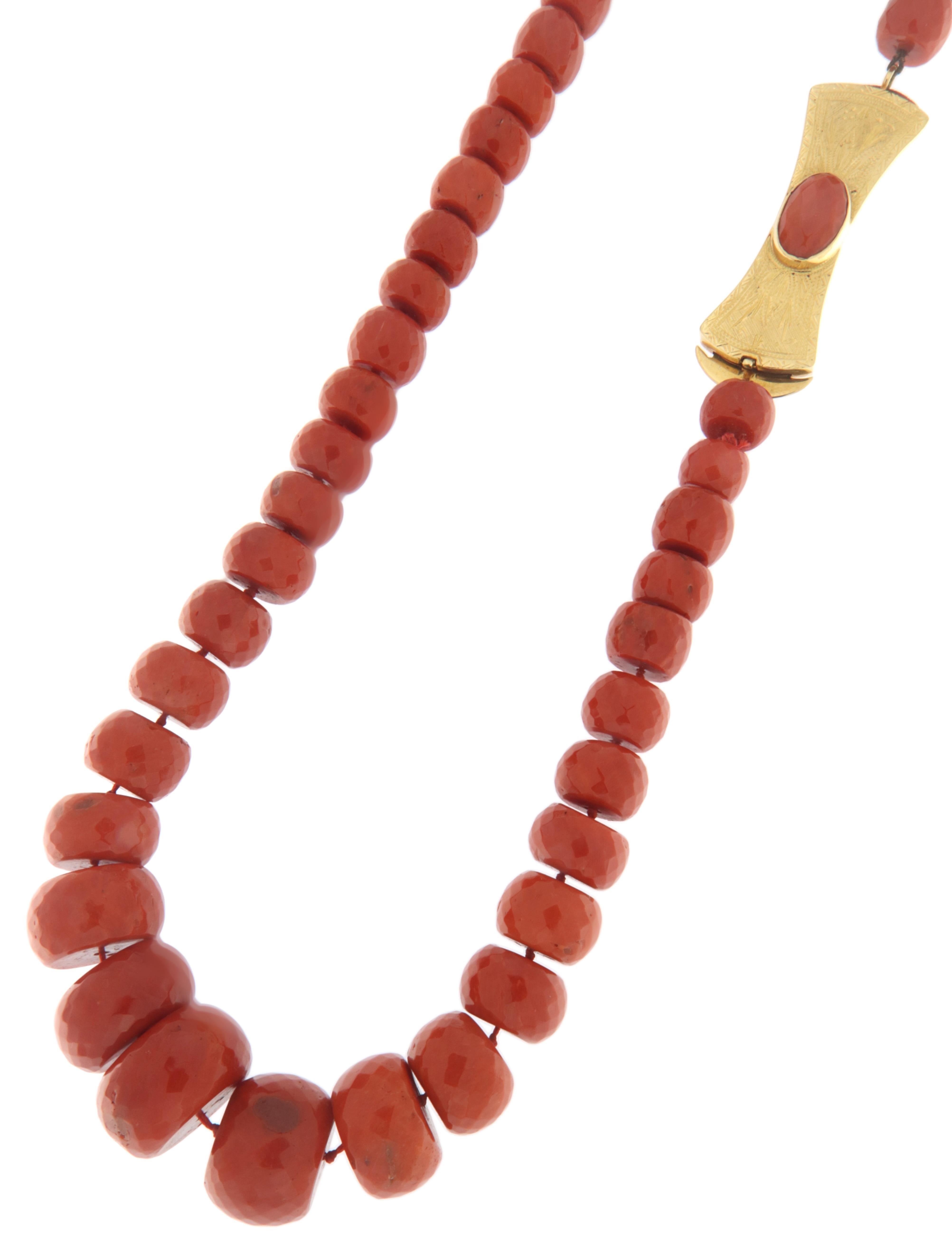 This magnificent necklace is a true celebration of the natural beauty of coral and Italian high jewelry craftsmanship. Made with precious Sardinian coral beads, this piece exudes timeless charm with its deep red hue and the natural luster of the