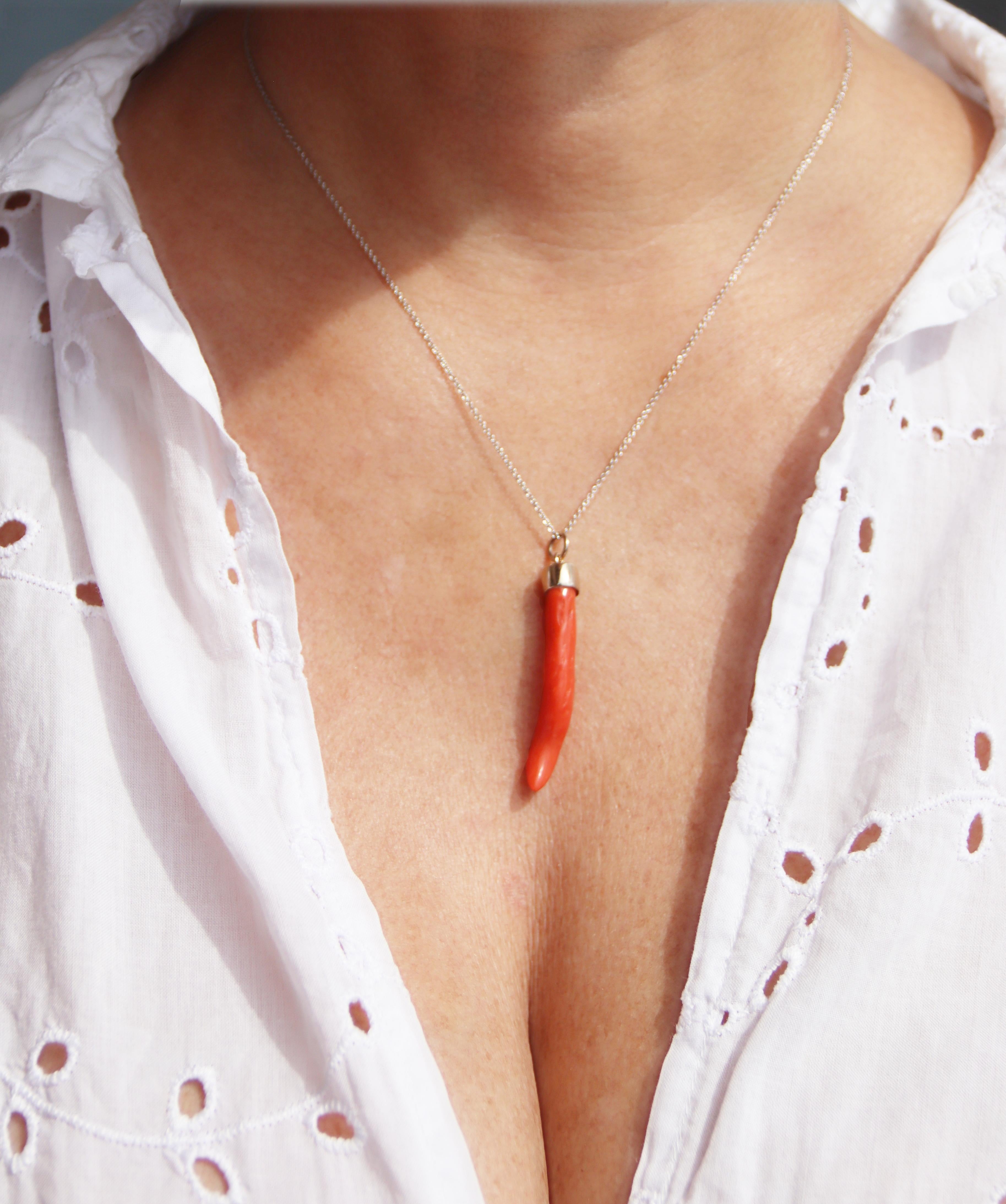 Collier de corail sarde pendentif en or jaune 18 carats en vente 1