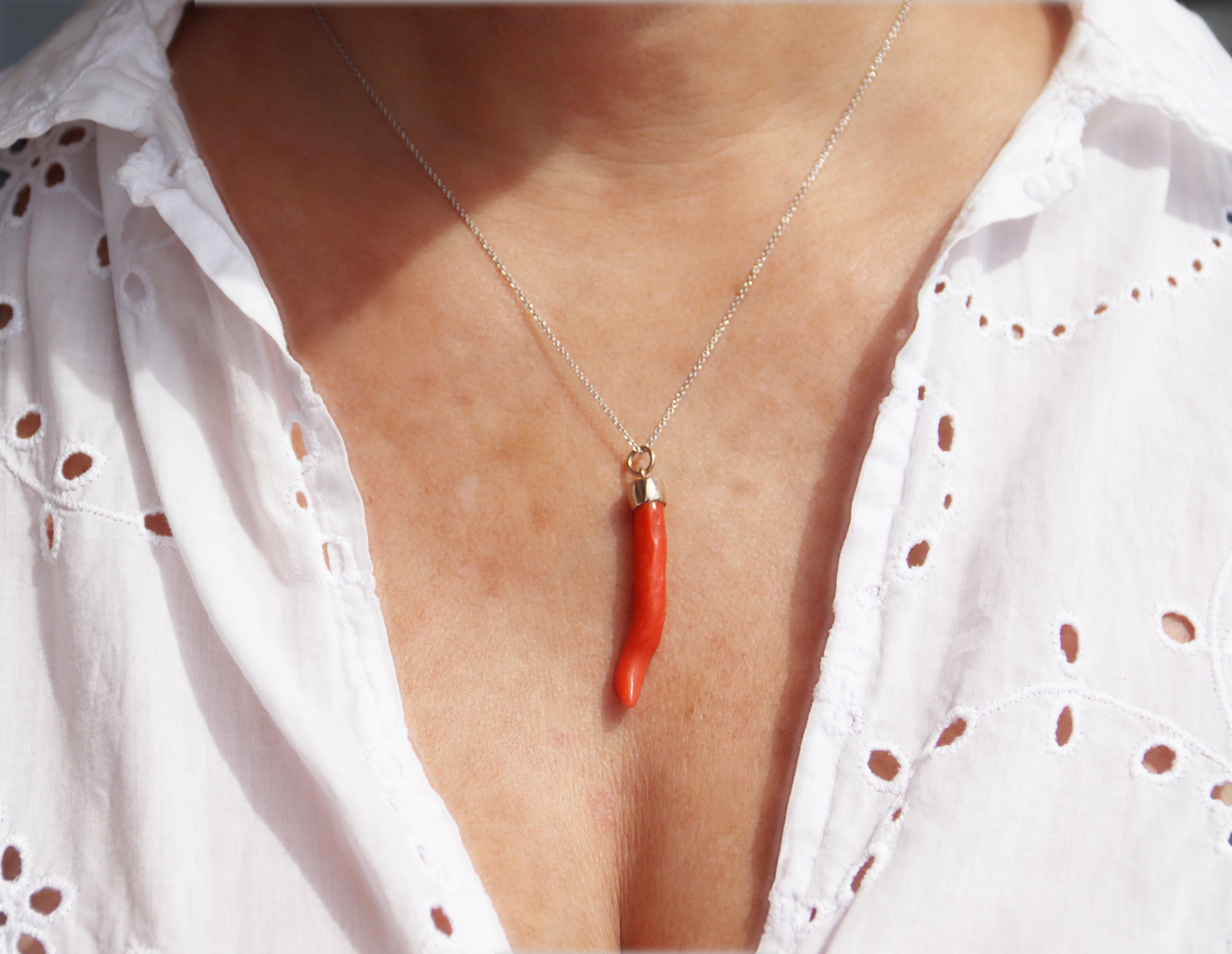 Collier de corail sarde pendentif en or jaune 18 carats en vente 2
