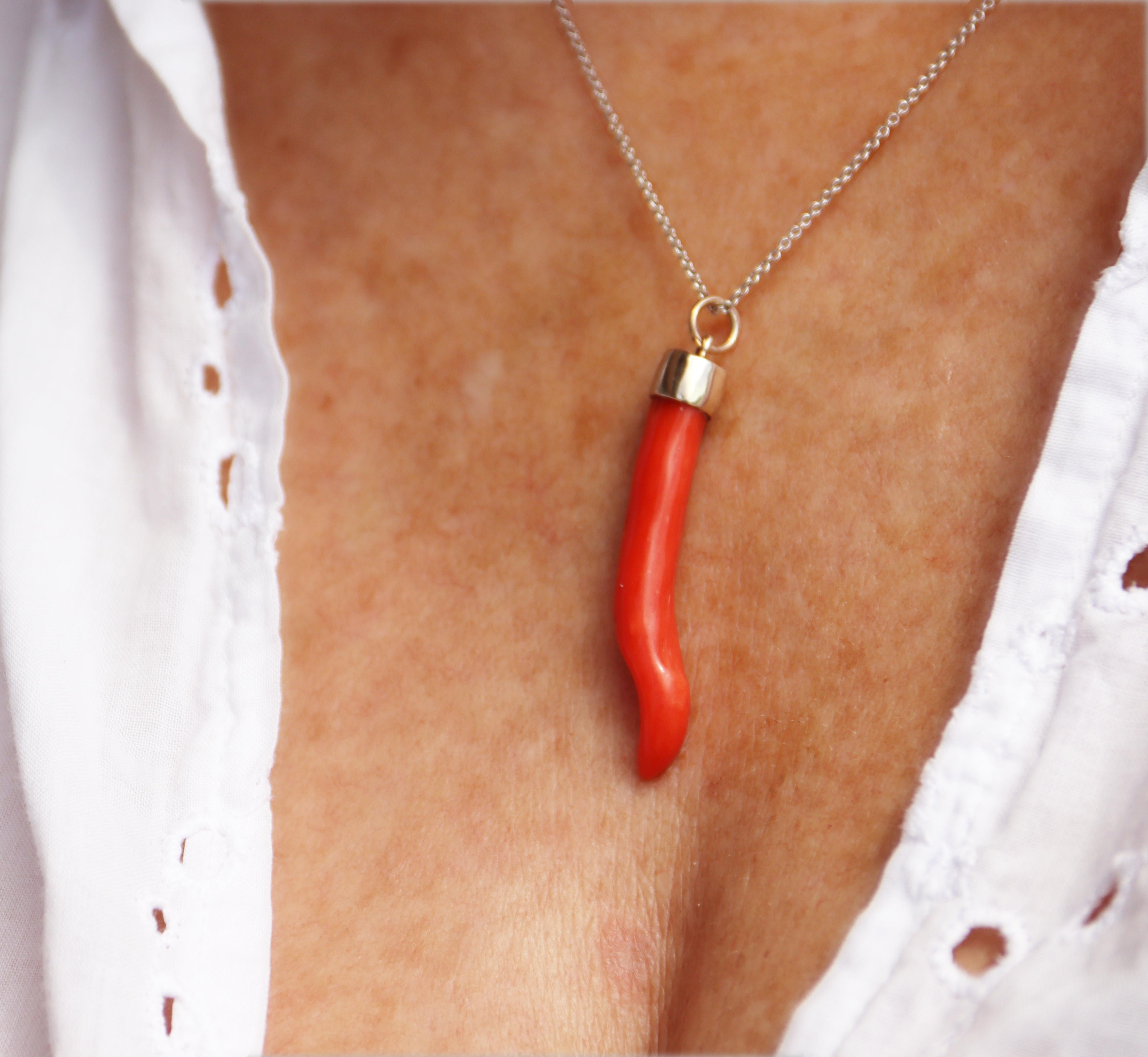 Collier de corail sarde pendentif en or jaune 18 carats en vente 3