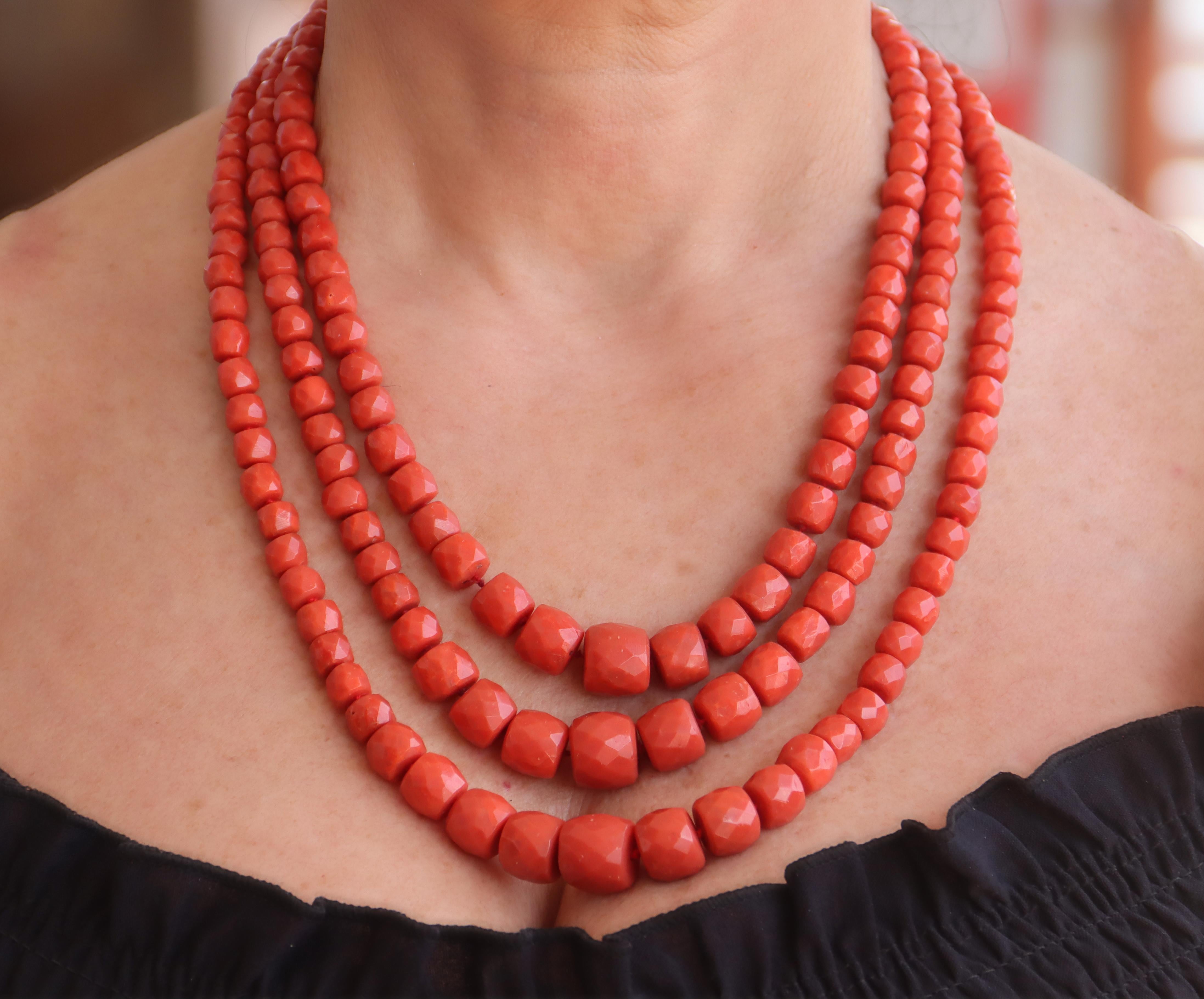 Sardinian Coral 9 Karat Yellow Gold Rope Necklace In New Condition For Sale In Marcianise, IT
