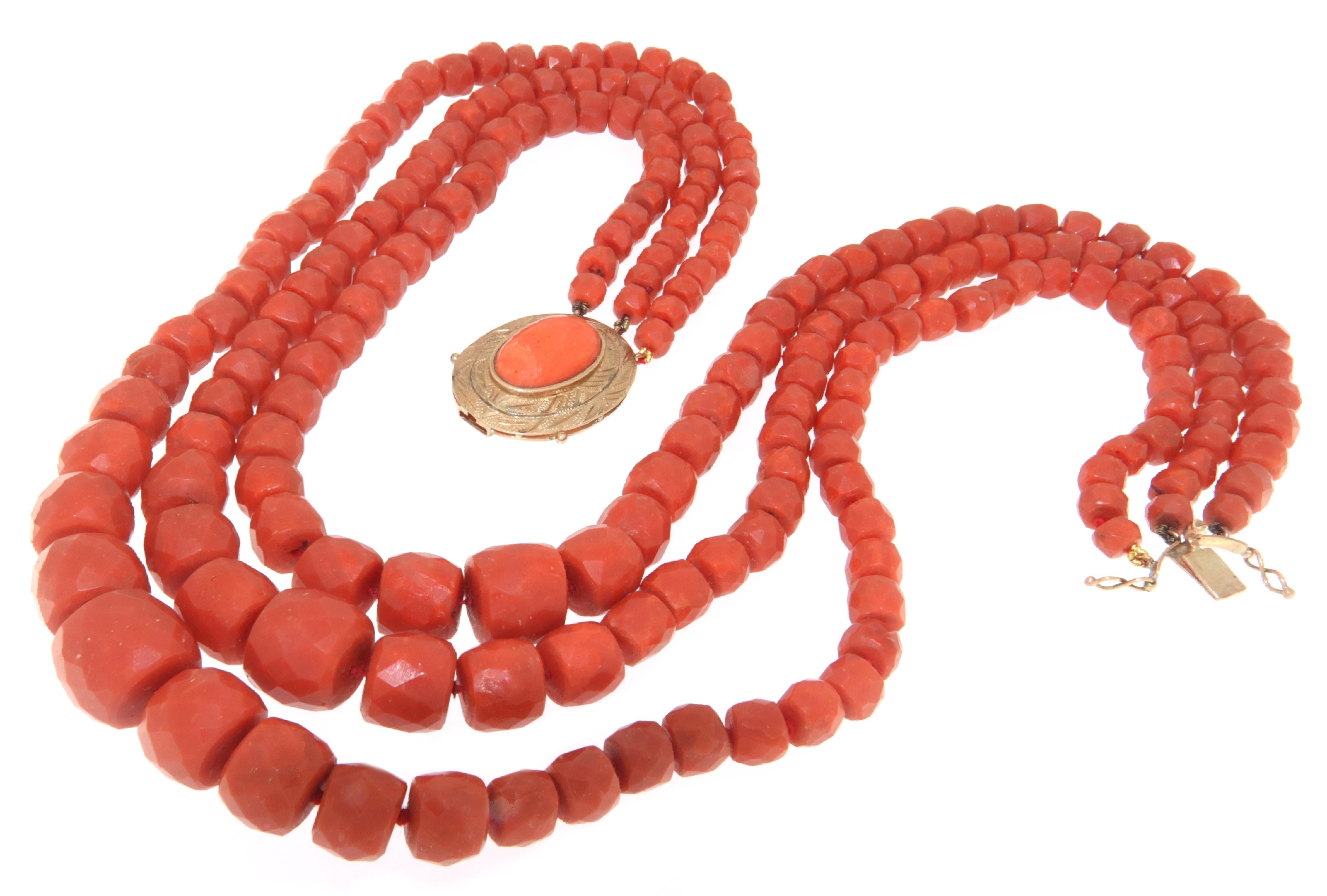 Sardinian Coral 9 Karat Yellow Gold Rope Necklace For Sale 2