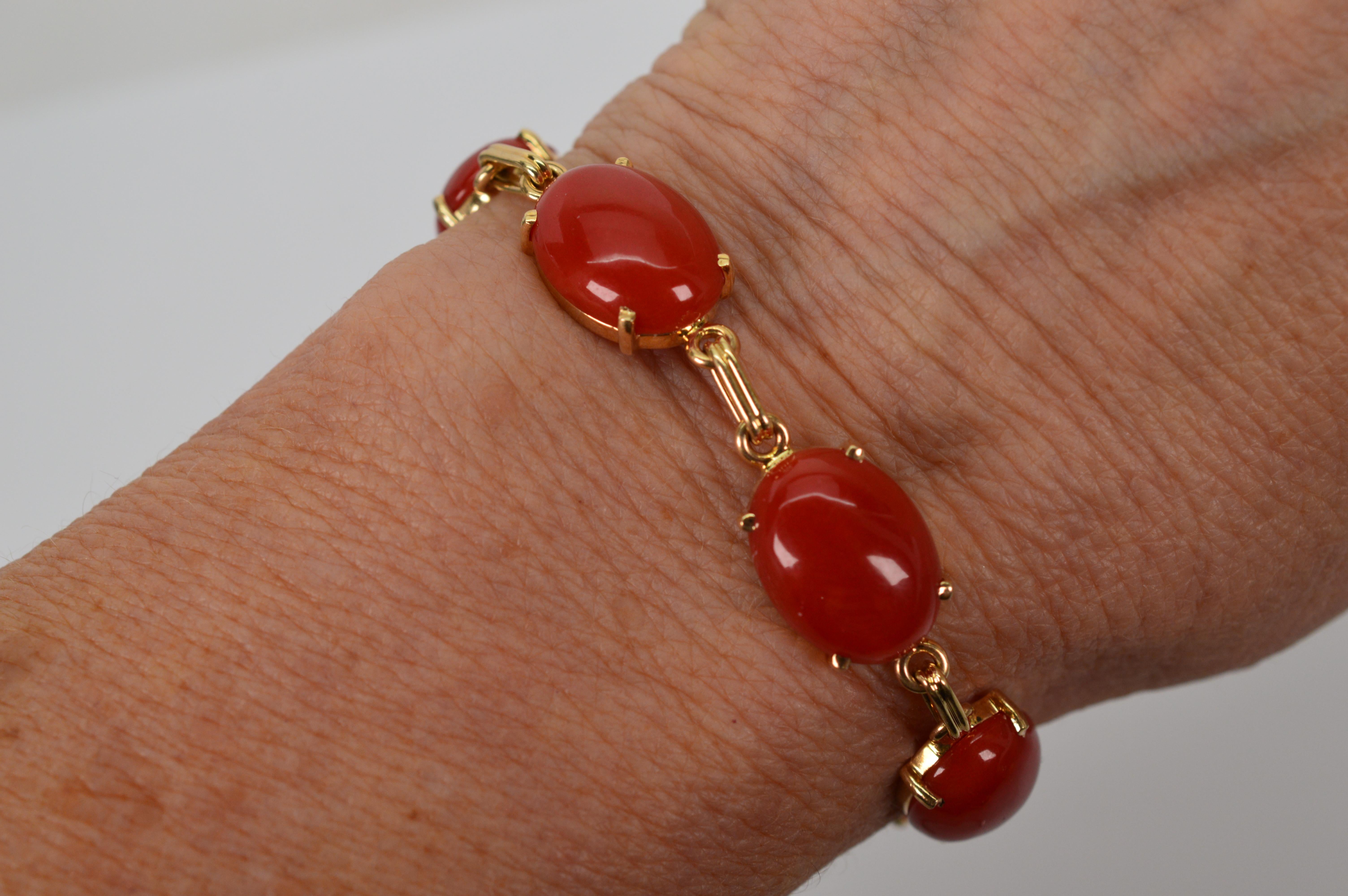 Sardinian Coral Cabochon 14 Karat Yellow Gold Link Bracelet In Good Condition In Mount Kisco, NY