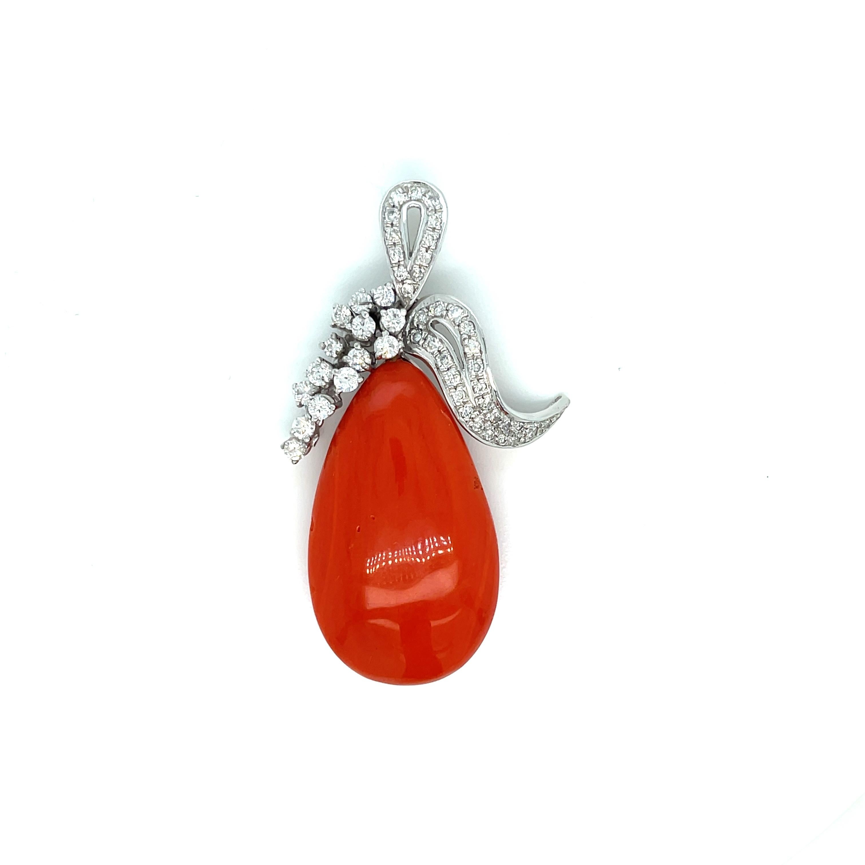 A stunning pendant featuring a natural pear shaped Mediterranean Coral, Sardinian variety, set with 0,50 ct. of round brilliant cut diamonds G color Vvs.
Exclusively hand crafted by great Italian masters craftsman from 18k. Circa 1980

CONDITION: