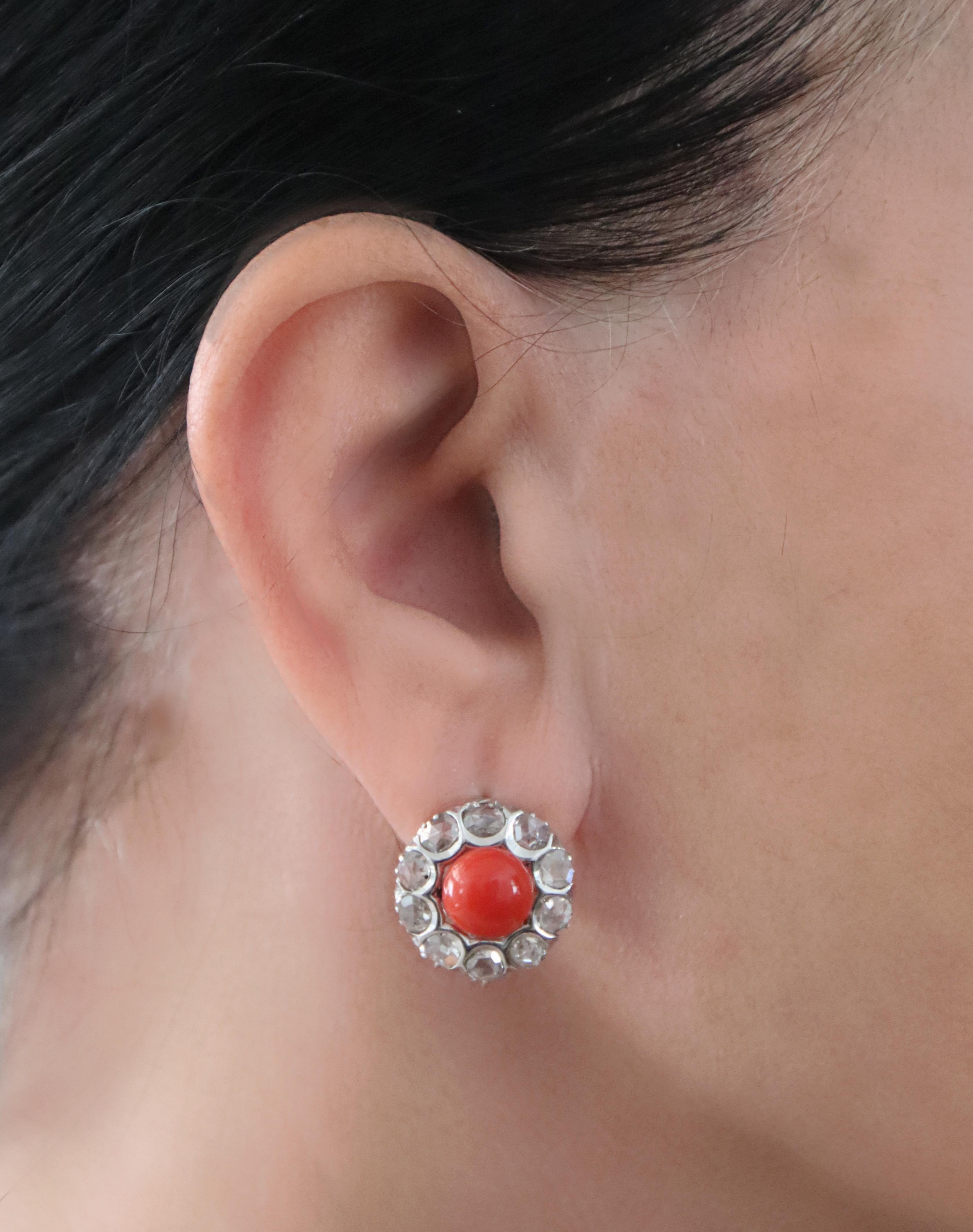 Boucles d'oreilles pendantes en or blanc 14 carats avec corail de Sardaigne et diamants en vente 7