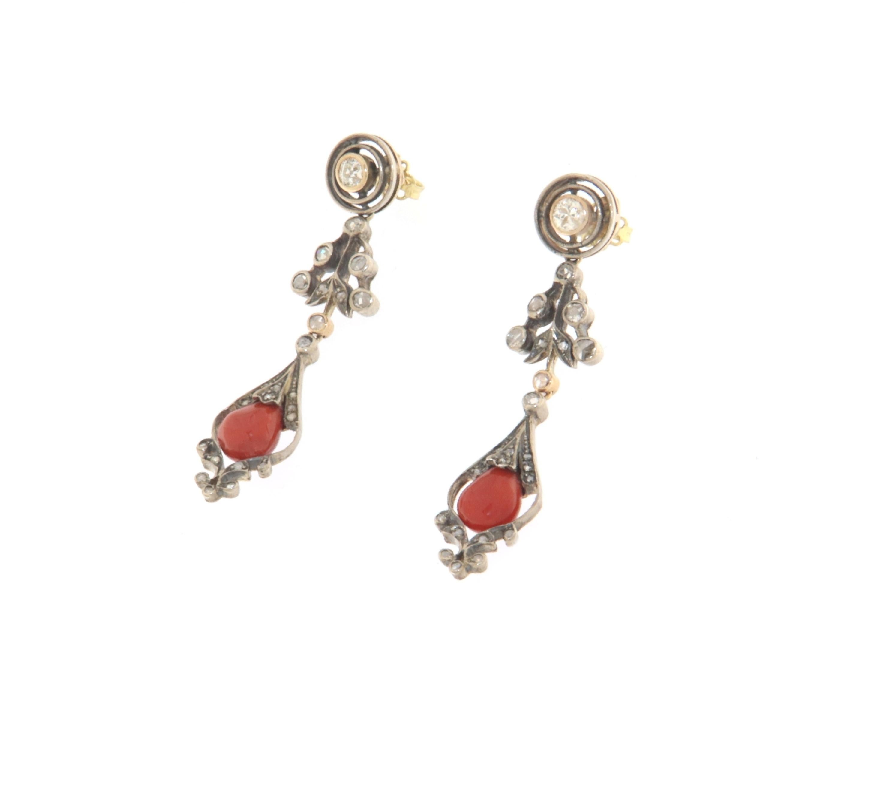 These earrings are an exquisite expression of elegance and sophistication, combining the timeless allure of Sardinian coral with the brilliance of diamonds, all set in a refined mount of 14-karat gold and 800-millesimal silver.

Each earring