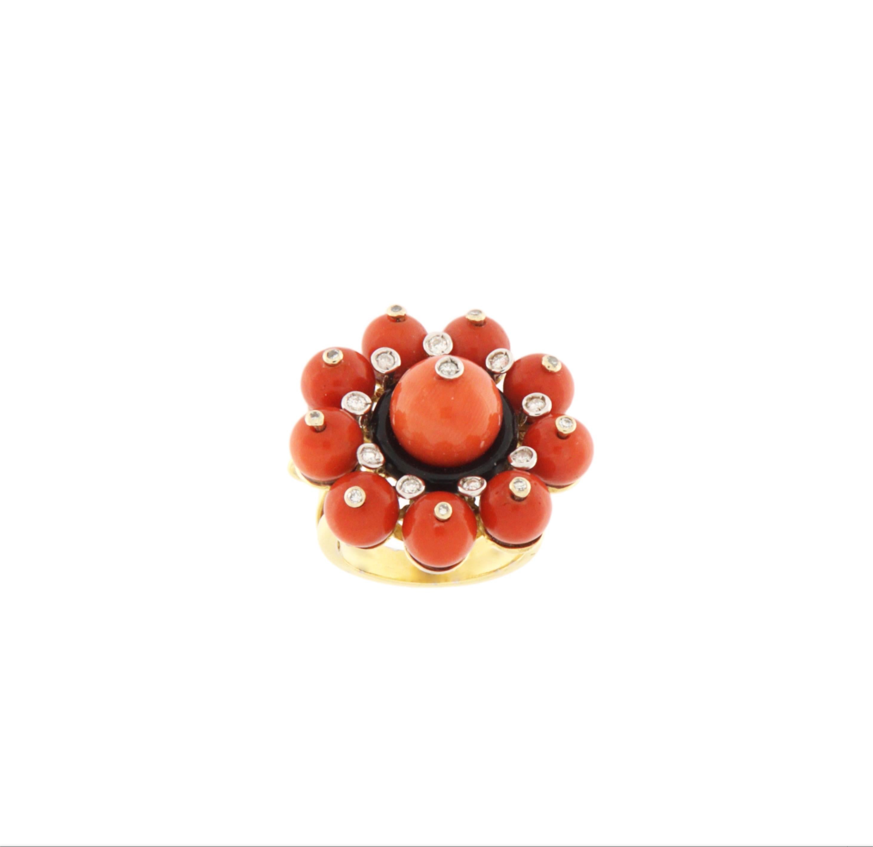 Sardinianischer Koralle Onyx Diamanten 18 Karat Gelbgold Cocktail-Ring im Zustand „Neu“ im Angebot in Marcianise, IT