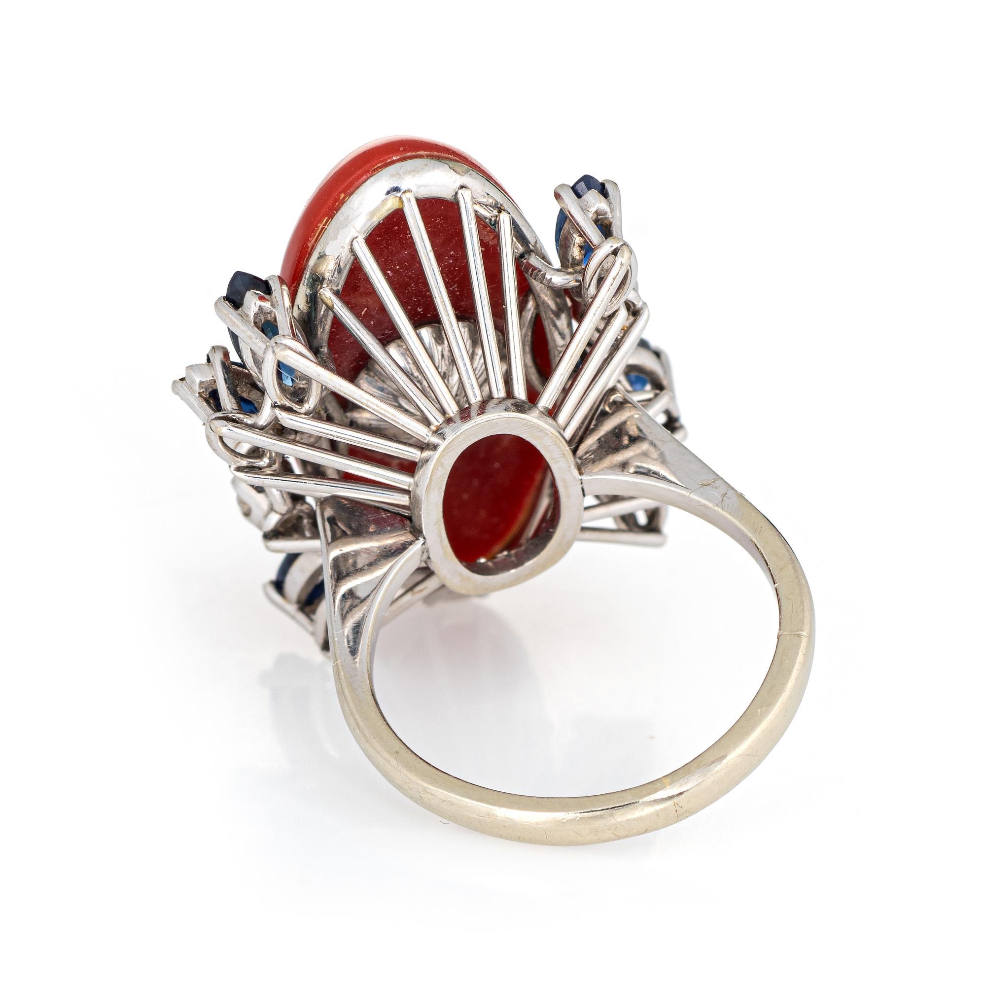 Anillo Coral Rojo Sardo Zafiro Diamante Oro 18 Kilates Vintage Cocktail Fino en Bueno estado para la venta en Torrance, CA