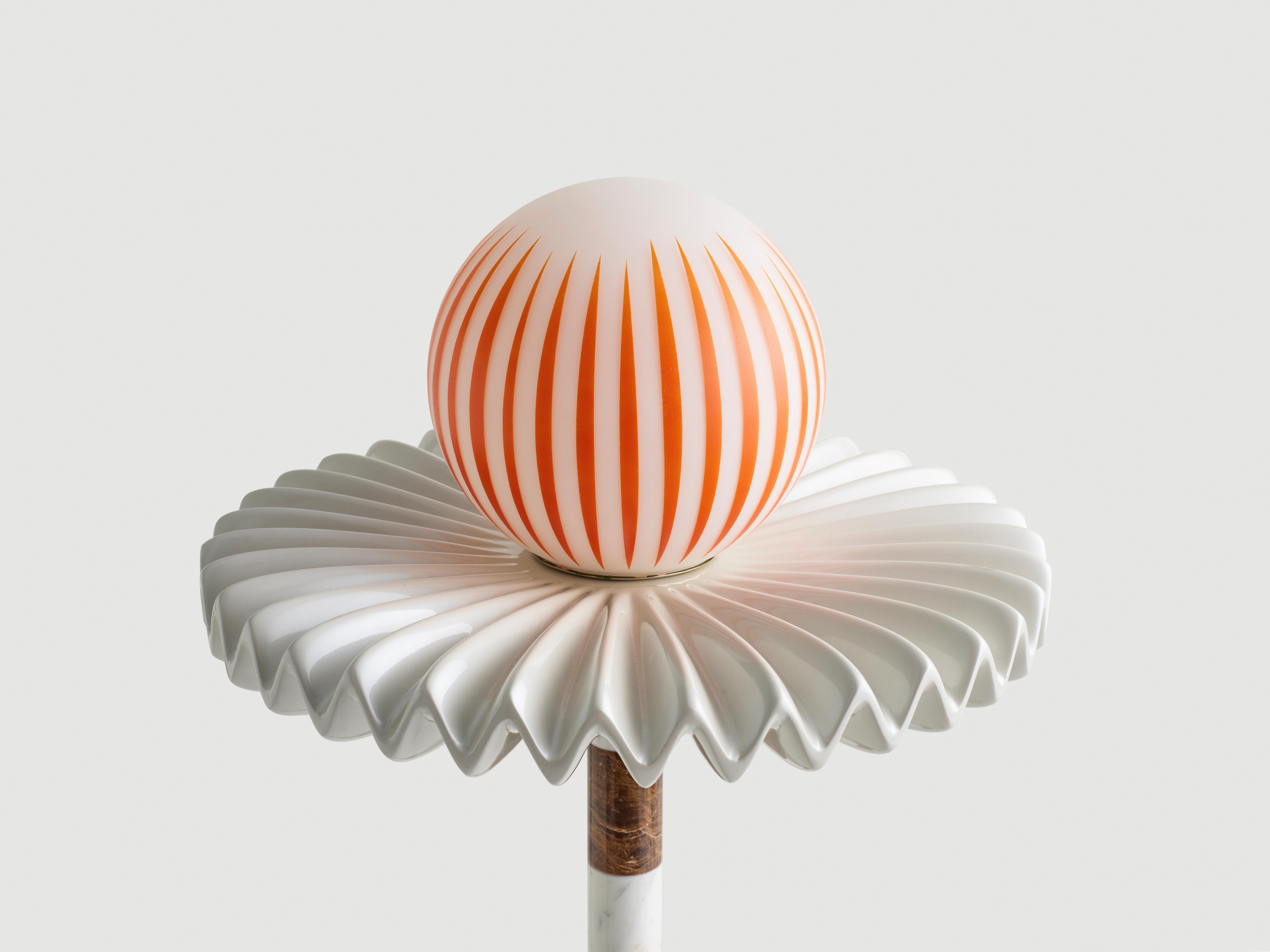 Lampe Sare de Merve Kahraman, verre dépoli marbré et verre peint à la main Neuf - En vente à New York, NY